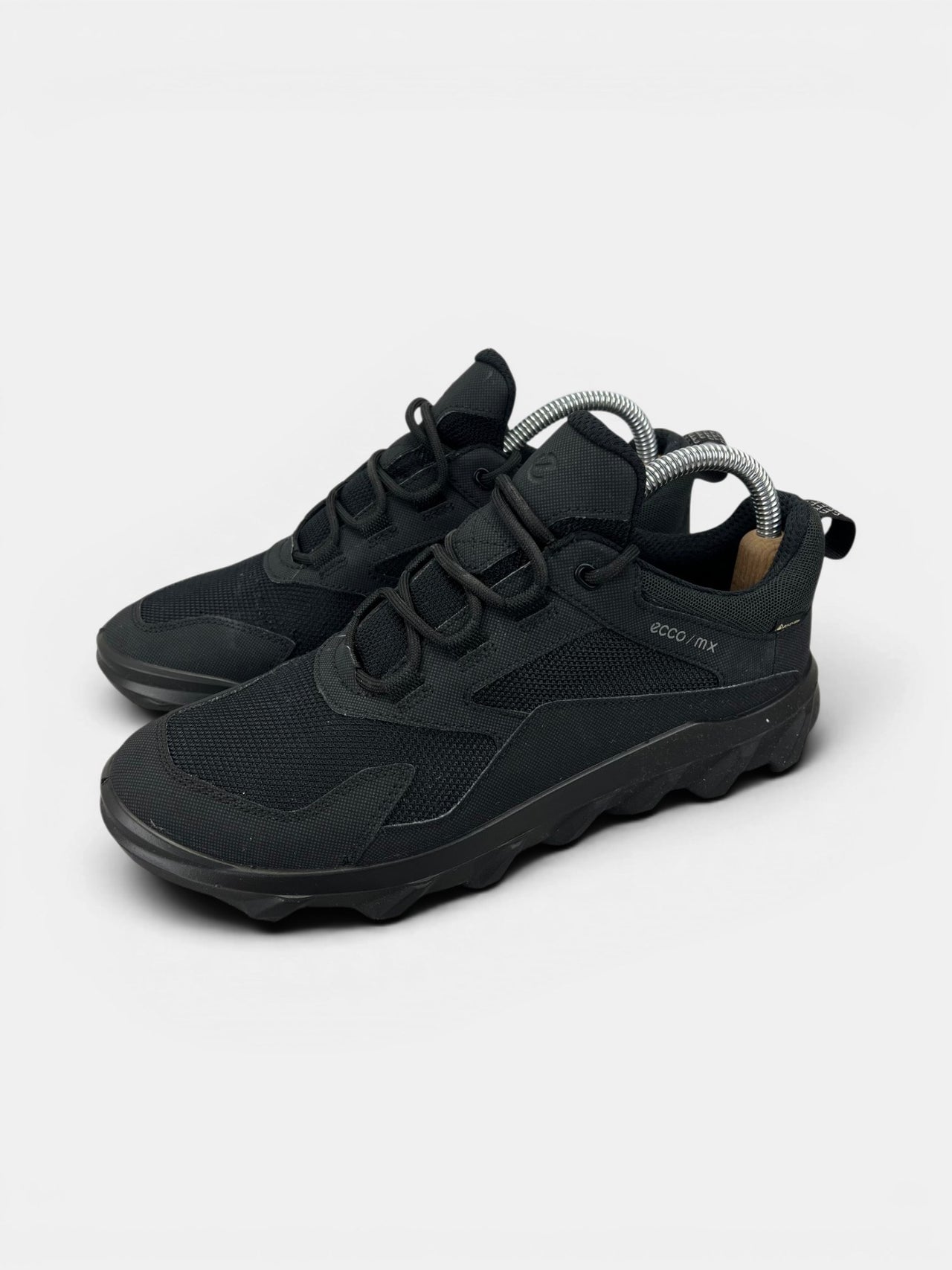 Ecco MX — buty sportowe damskie w bardzo dobrym stanie rozmiar 39, widok z boku