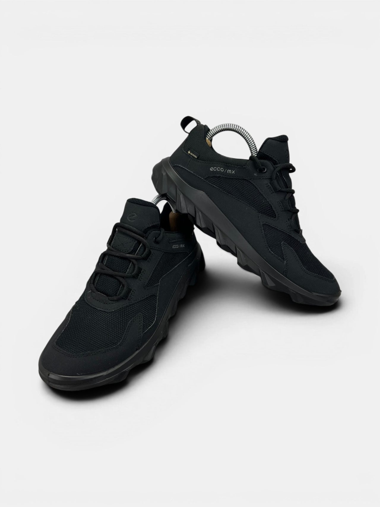 Ecco MX — buty sportowe damskie w bardzo dobrym stanie rozmiar 39, boczny profil