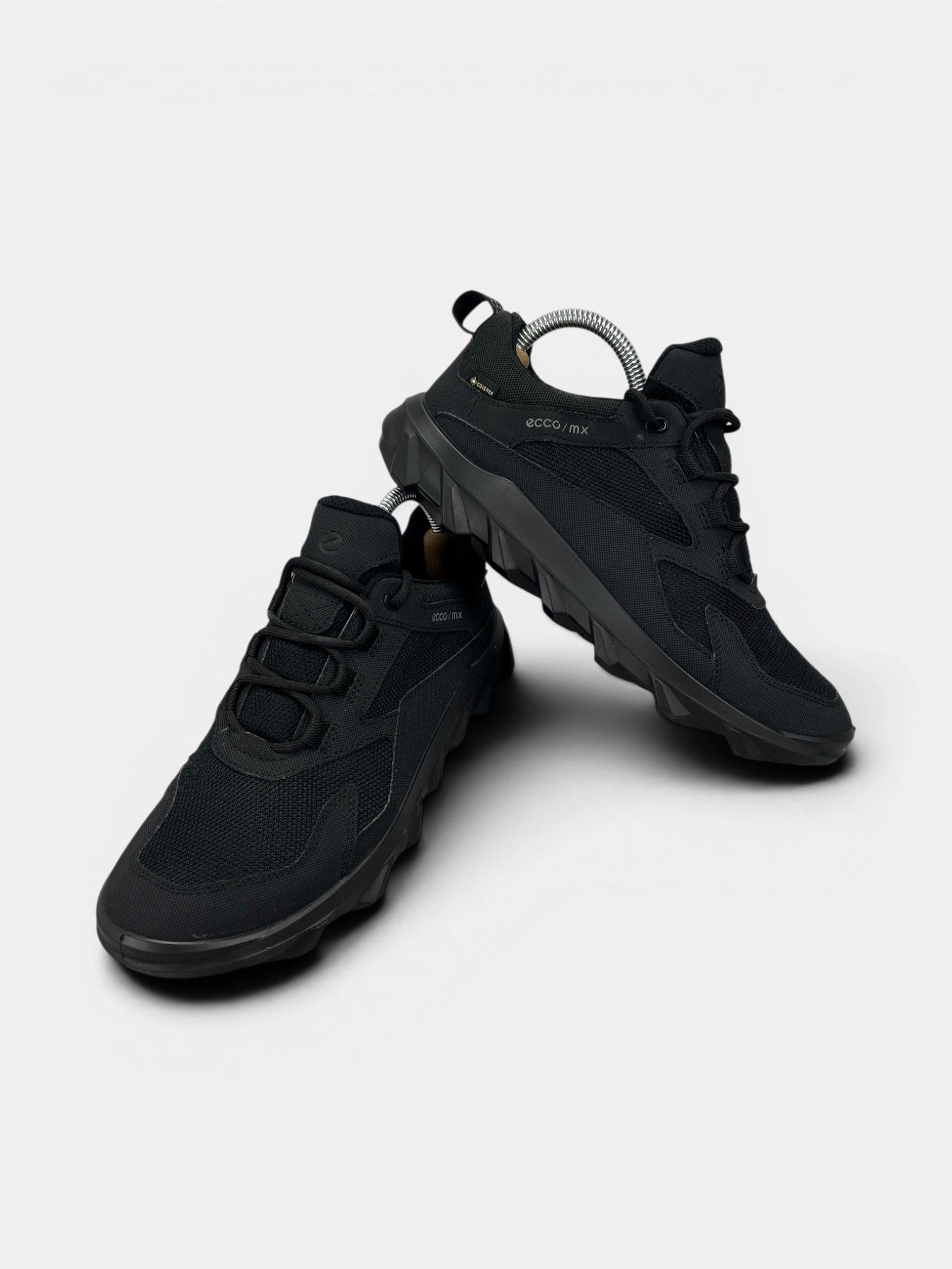 Ecco MX — buty sportowe damskie w bardzo dobrym stanie rozmiar 39, boczny profil