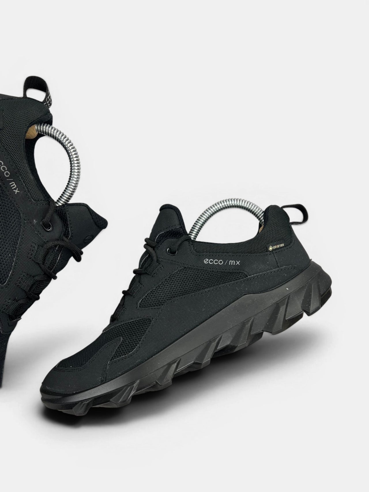 Ecco MX — buty sportowe damskie w bardzo dobrym stanie rozmiar 39, zewnętrzny panel lewego buta