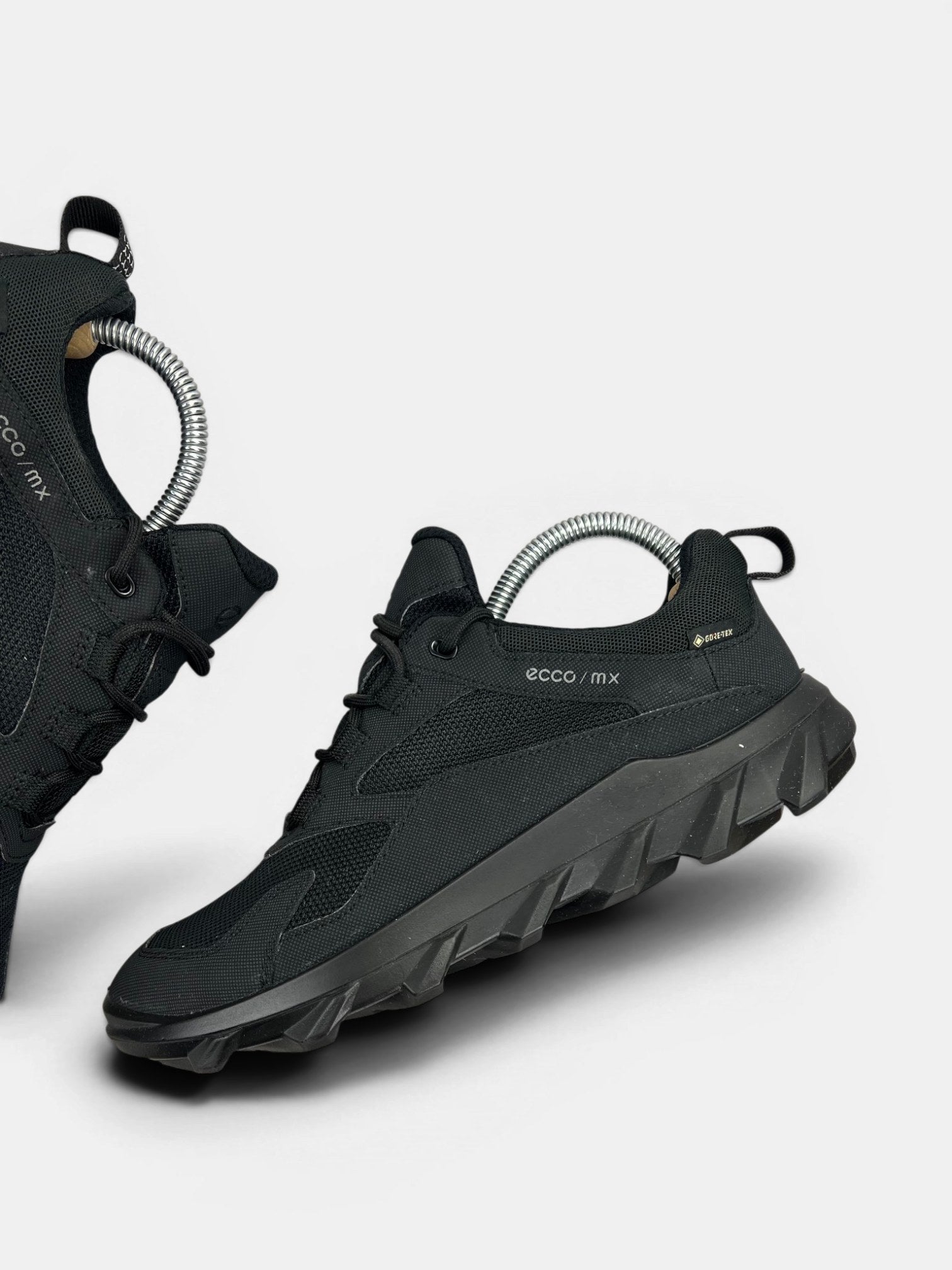Ecco MX — buty sportowe damskie w bardzo dobrym stanie rozmiar 39, zewnętrzny panel lewego buta