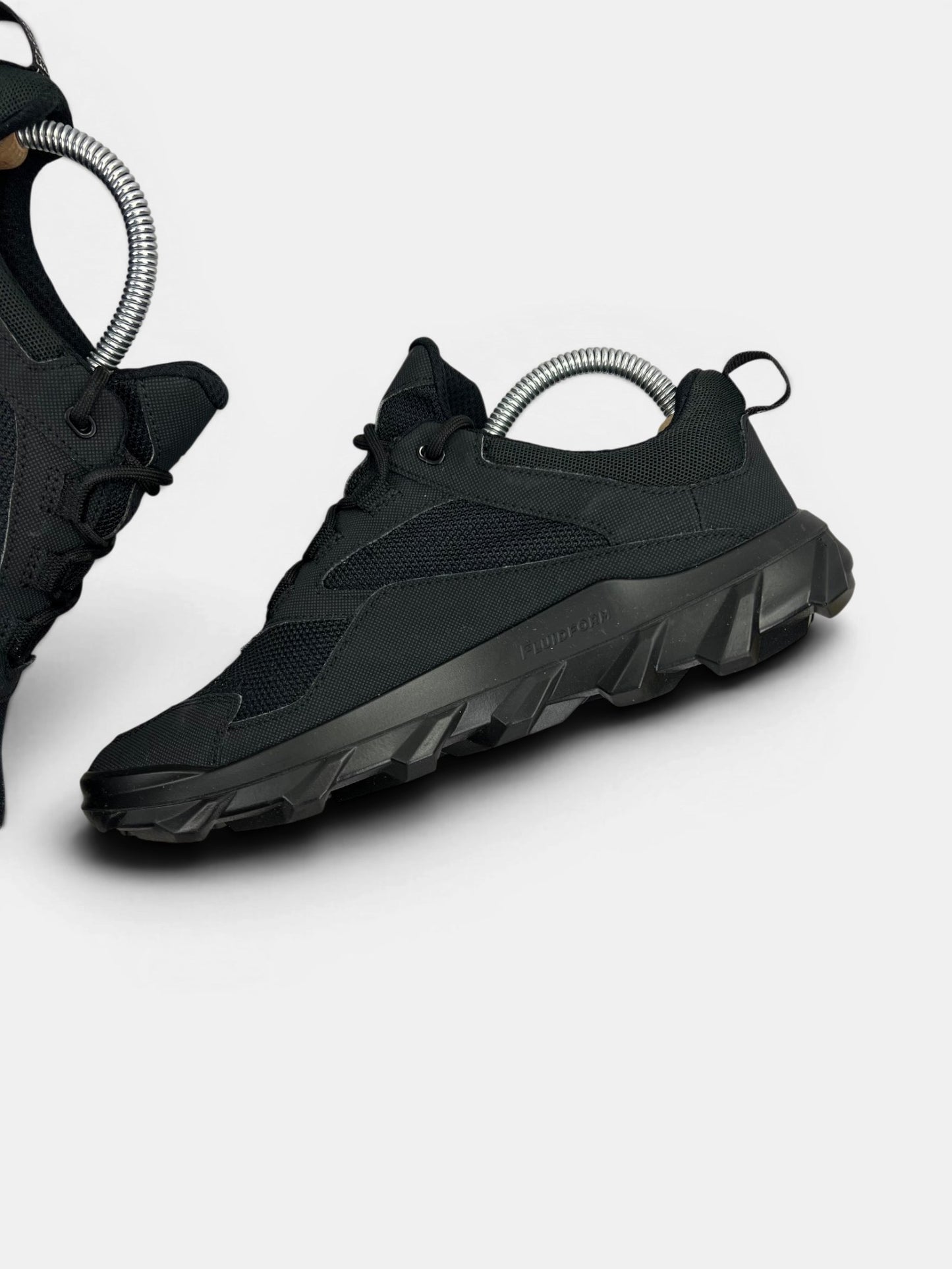 Ecco MX — buty sportowe damskie w bardzo dobrym stanie rozmiar 39, wewnętrzny panel prawego buta