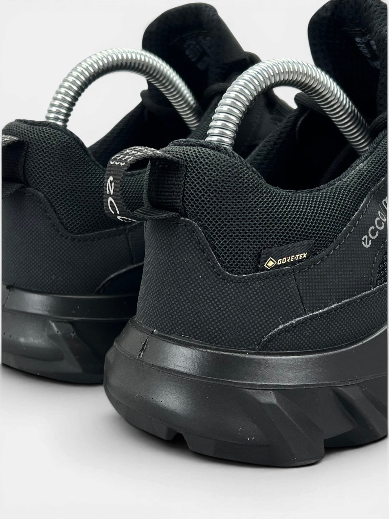 Ecco MX — buty sportowe damskie w bardzo dobrym stanie rozmiar 39, widok z tyłu