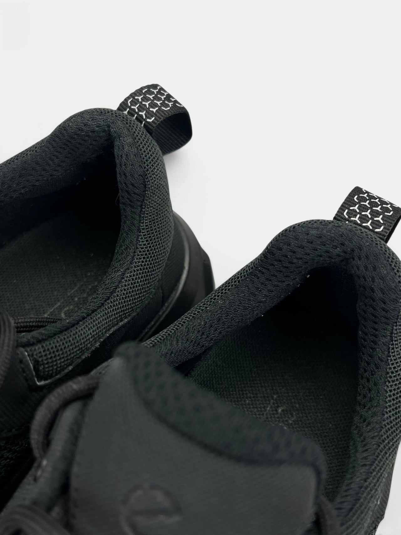 Ecco MX — buty sportowe damskie w bardzo dobrym stanie rozmiar 39, zapiętki butów