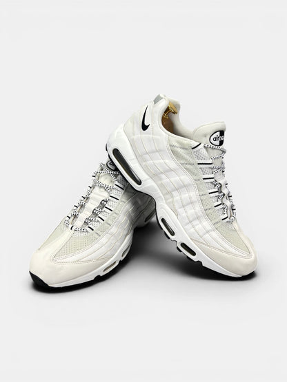 Nike Air Max 95 White Black — buty sportowe męskie w bardzo dobrym stanie rozmiar 45.5, boczny profil