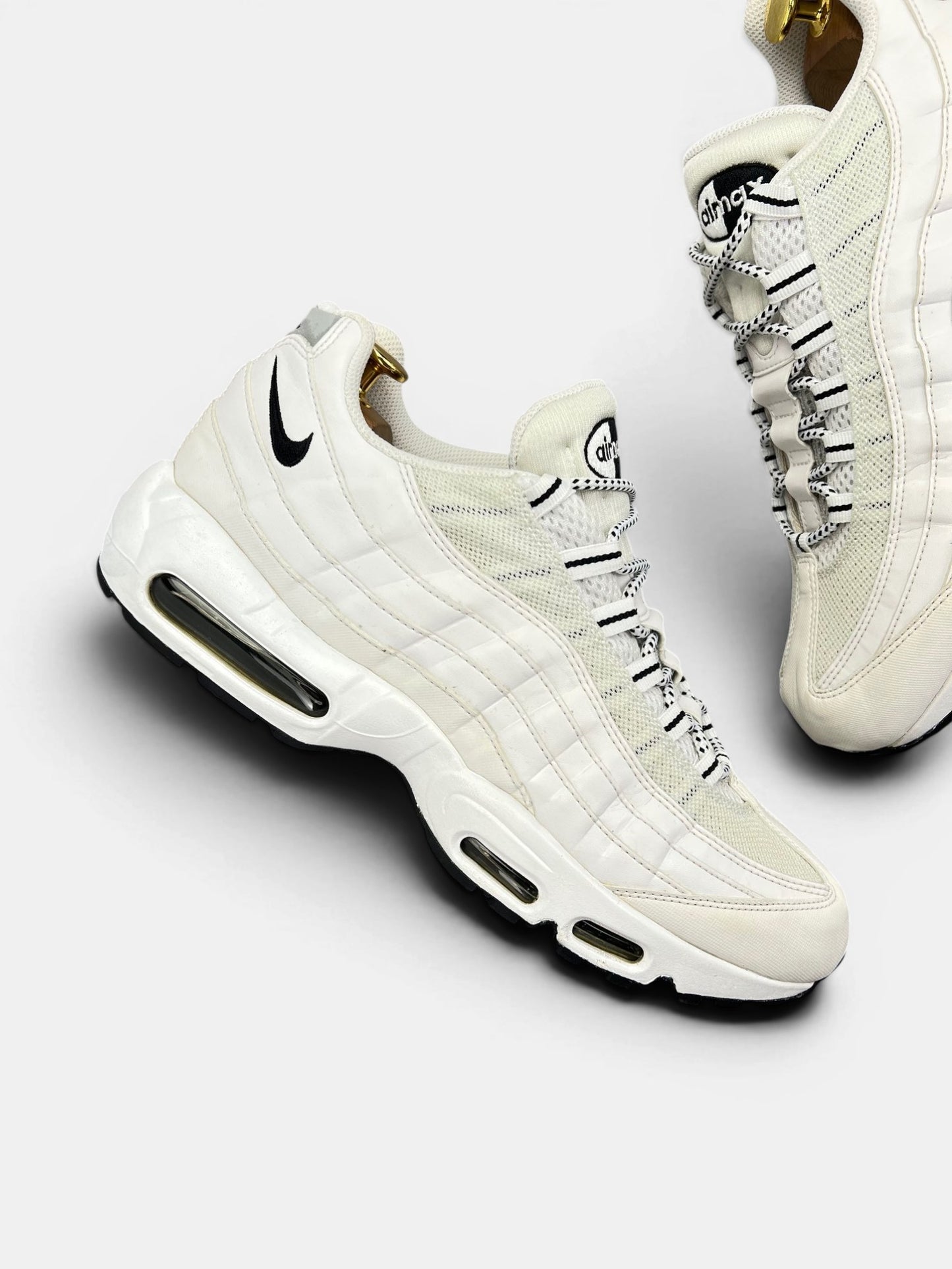 Nike Air Max 95 White Black — buty sportowe męskie w bardzo dobrym stanie rozmiar 45.5, zewnętrzny panel prawego buta