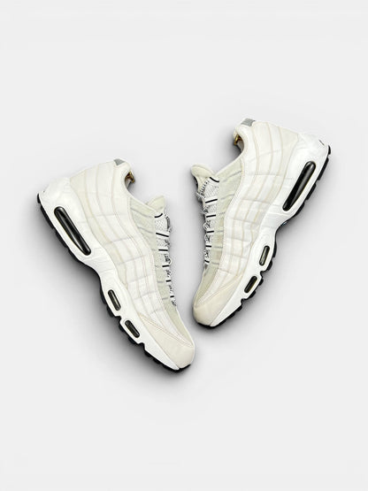 Nike Air Max 95 White Black — buty sportowe męskie w bardzo dobrym stanie rozmiar 45.5, widok z góry na wewnętrzną stronę butów