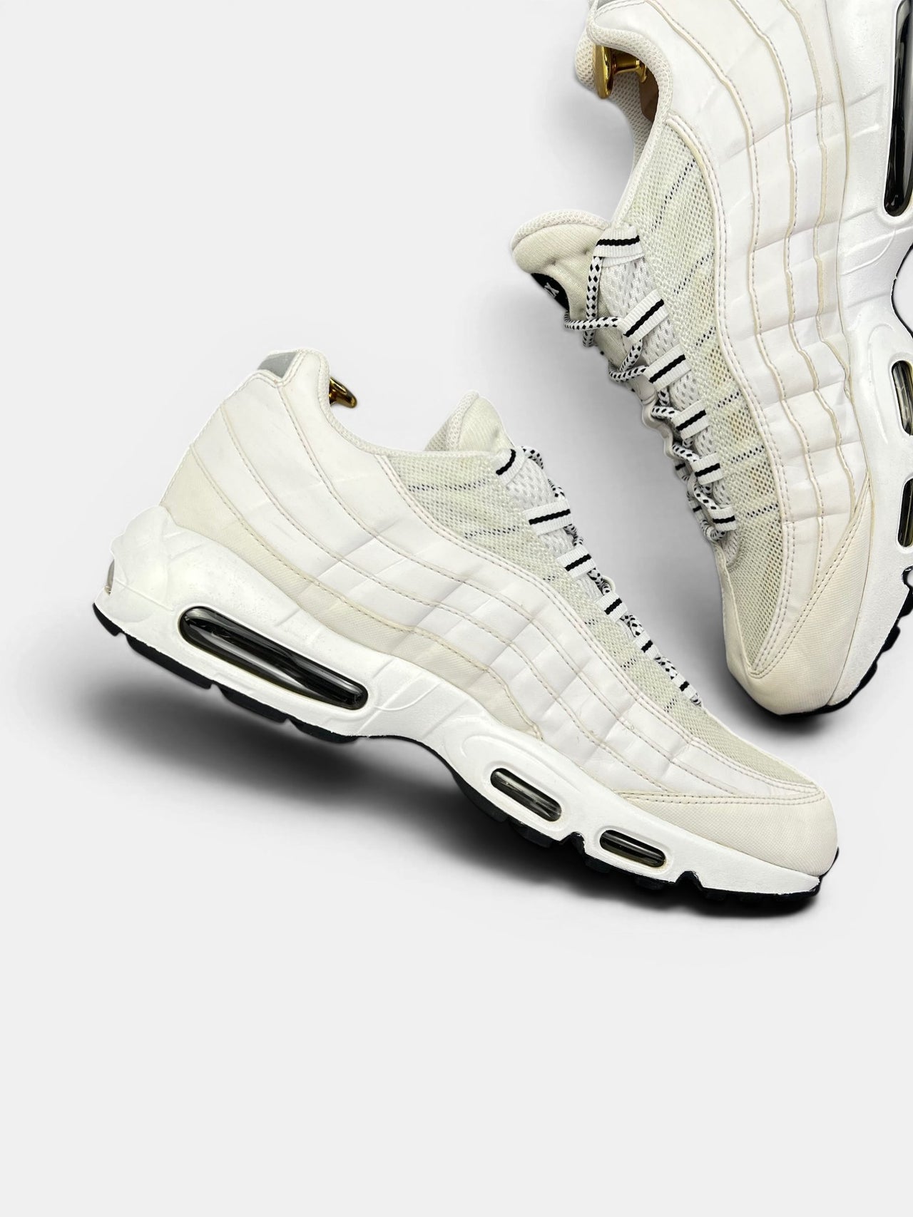 Nike Air Max 95 White Black — buty sportowe męskie w bardzo dobrym stanie rozmiar 45.5, wewnętrzny panel lewego buta