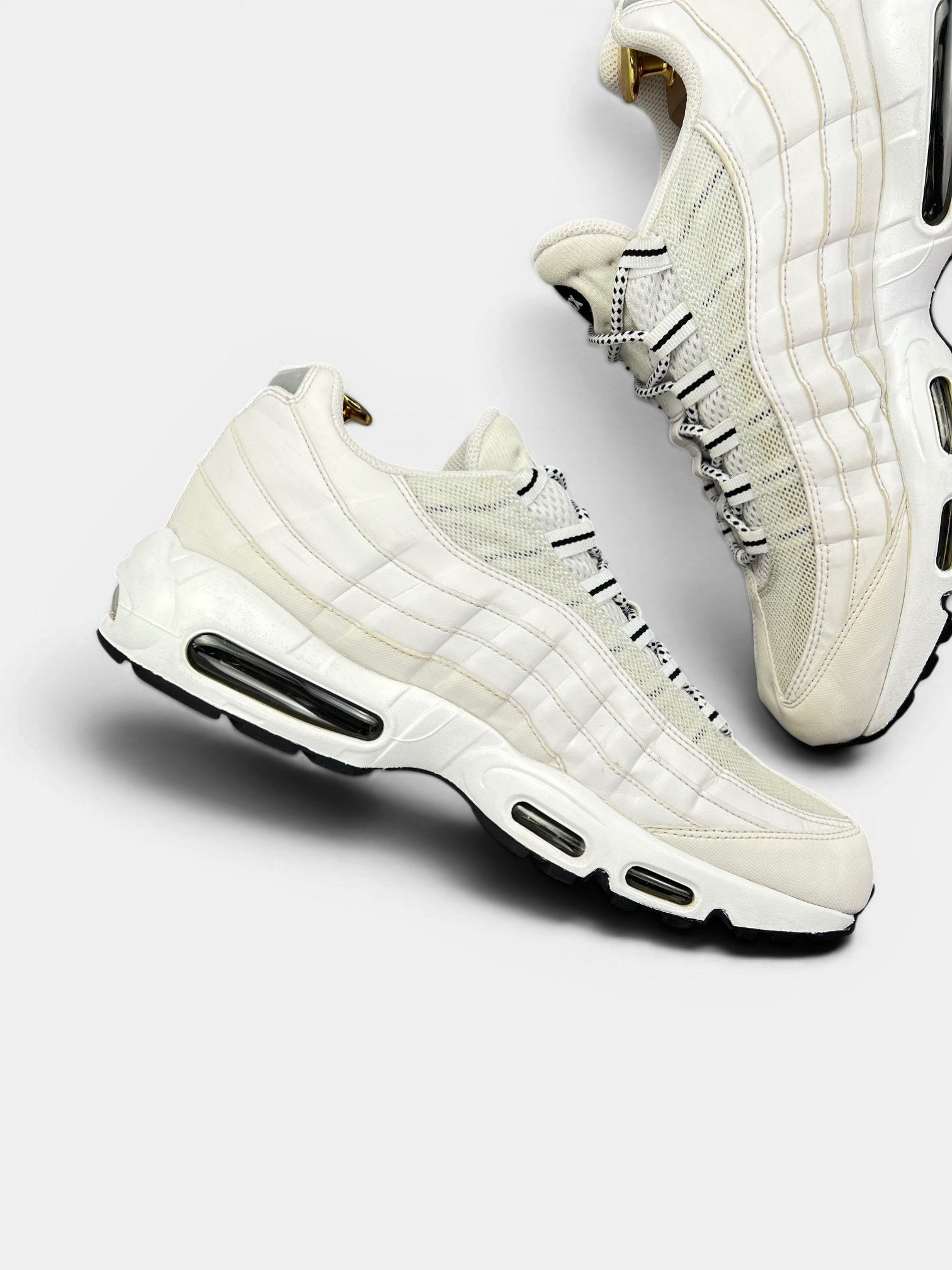 Nike Air Max 95 White Black — buty sportowe męskie w bardzo dobrym stanie rozmiar 45.5, wewnętrzny panel lewego buta
