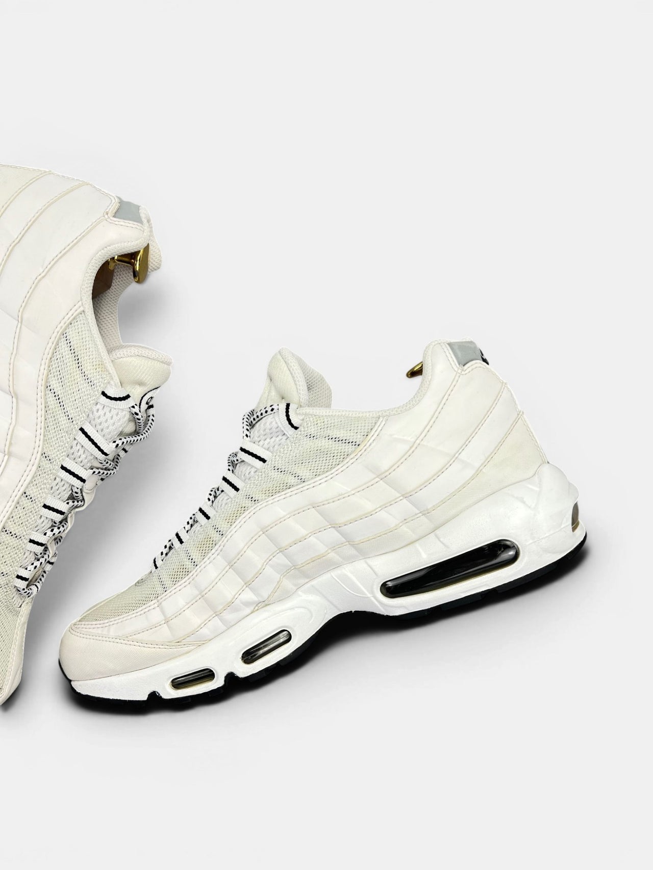 Nike Air Max 95 White Black — buty sportowe męskie w bardzo dobrym stanie rozmiar 45.5, wewnętrzny panel prawego buta