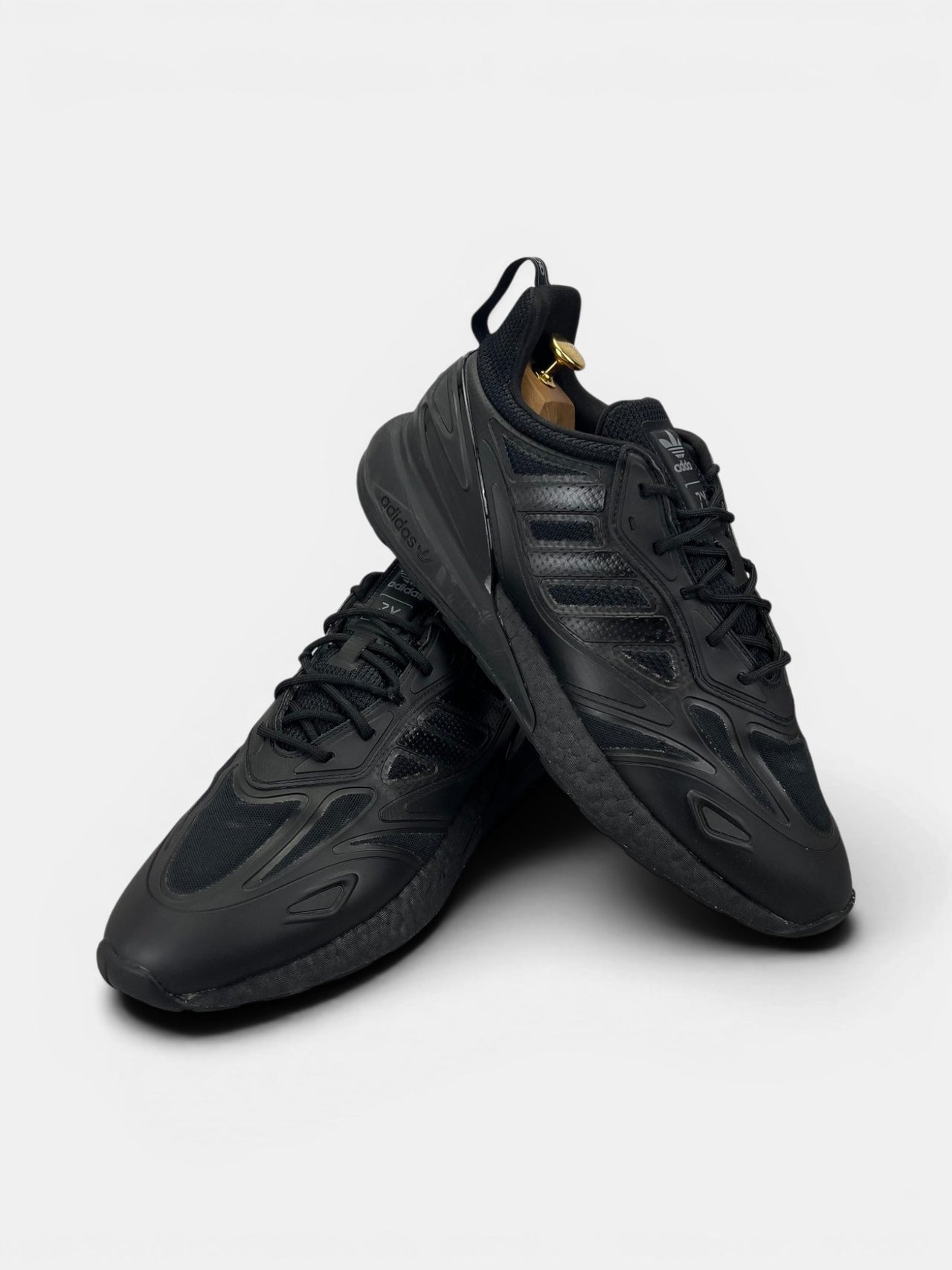 Adidas ZX 2K Boost 2.0 Triple Black — buty sportowe męskie w bardzo dobrym stanie rozmiar 45 1/3, boczny profil