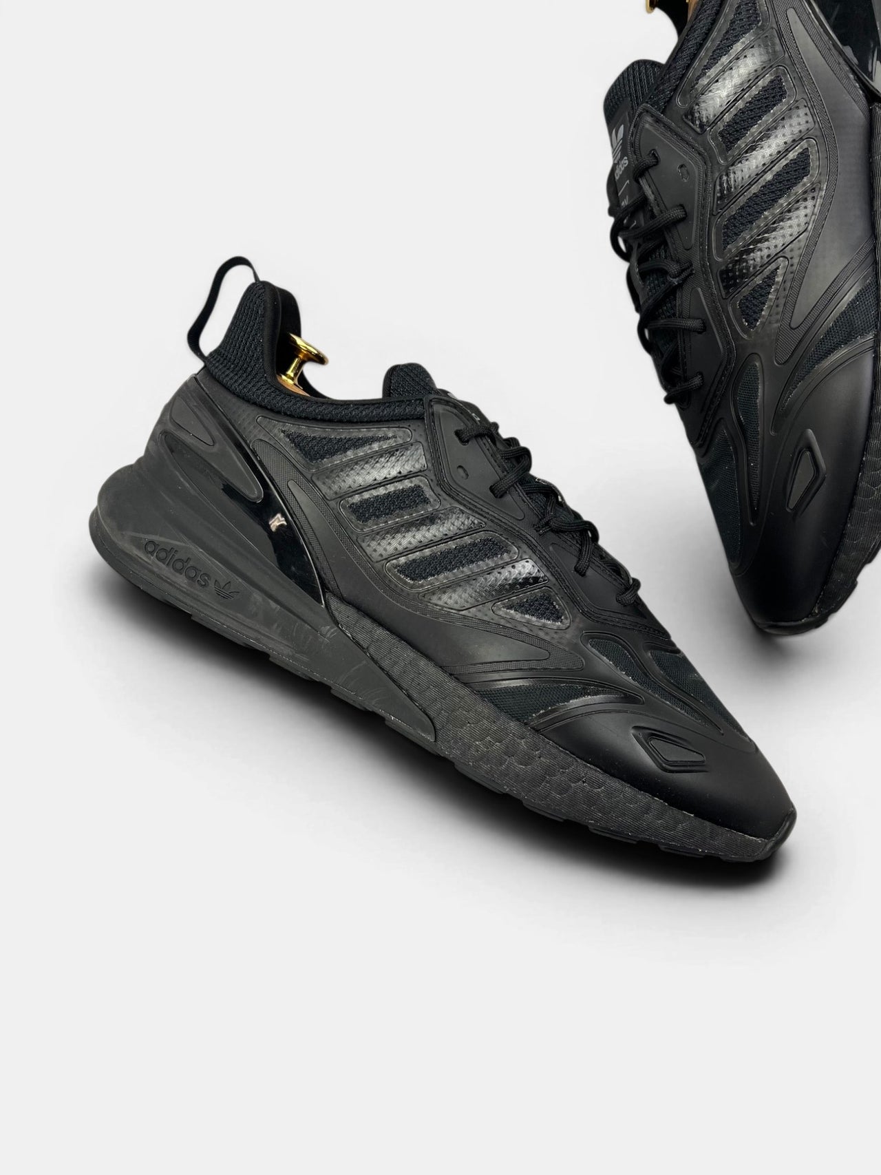 Adidas ZX 2K Boost 2.0 Triple Black — buty sportowe męskie w bardzo dobrym stanie rozmiar 45 1/3, zewnętrzny panel prawego buta