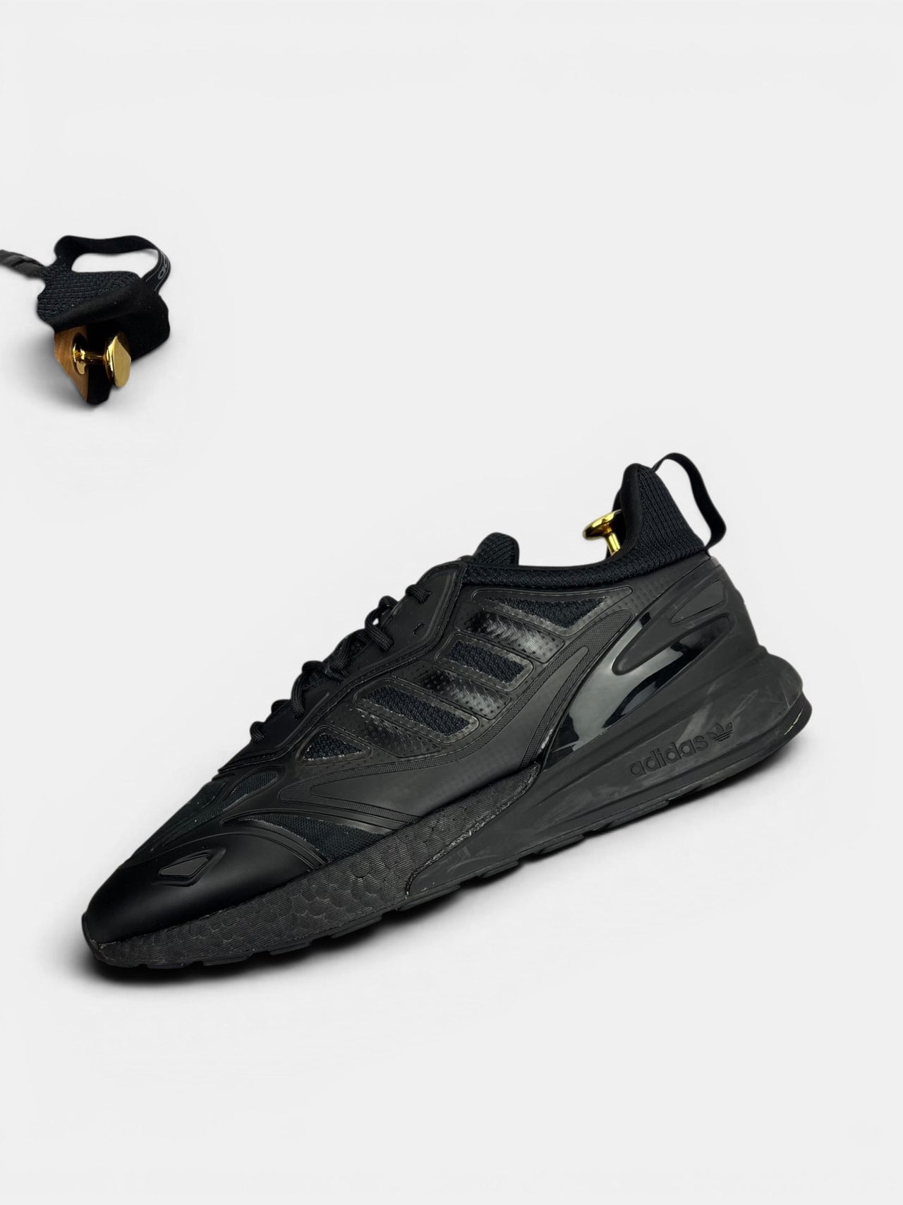 Adidas ZX 2K Boost 2.0 Triple Black — buty sportowe męskie w bardzo dobrym stanie rozmiar 45 1/3, zewnętrzny panel lewego buta