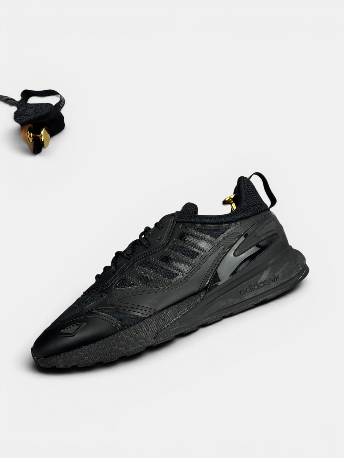 Adidas ZX 2K Boost 2.0 Triple Black — buty sportowe męskie w bardzo dobrym stanie rozmiar 45 1/3, zewnętrzny panel lewego buta