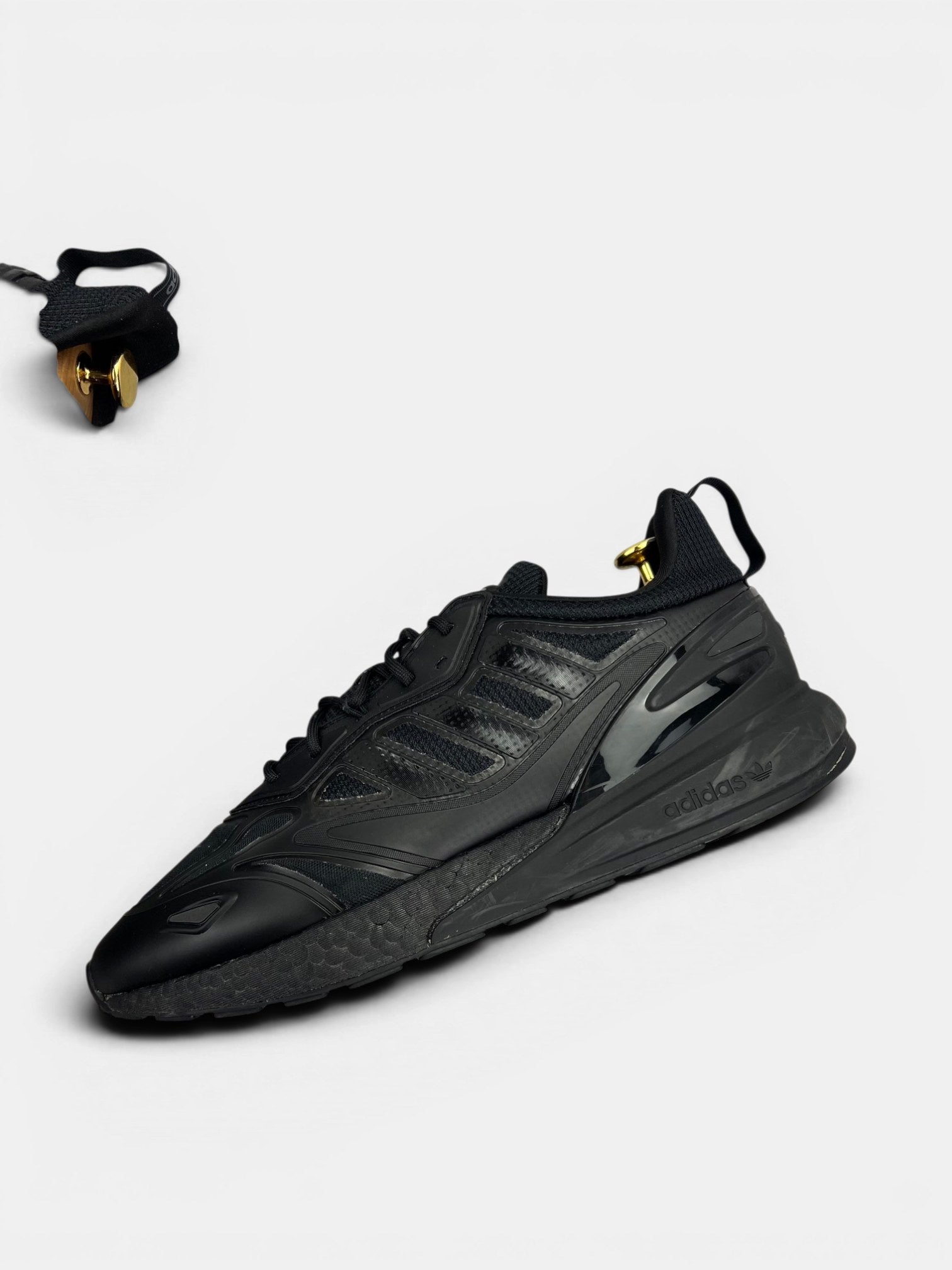 Adidas ZX 2K Boost 2.0 Triple Black — buty sportowe męskie w bardzo dobrym stanie rozmiar 45 1/3, zewnętrzny panel lewego buta