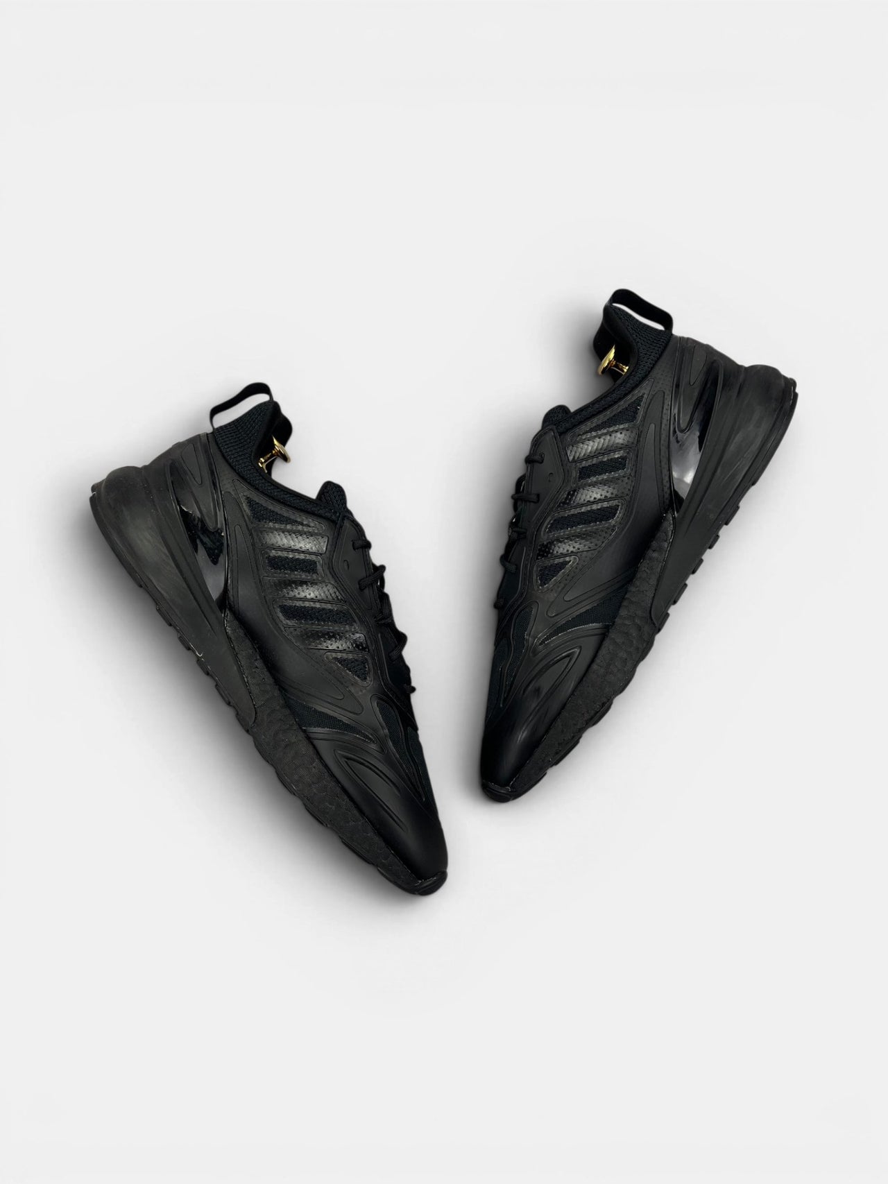 Adidas ZX 2K Boost 2.0 Triple Black — buty sportowe męskie w bardzo dobrym stanie rozmiar 45 1/3, widok z góry na wewnętrzną stronę butów