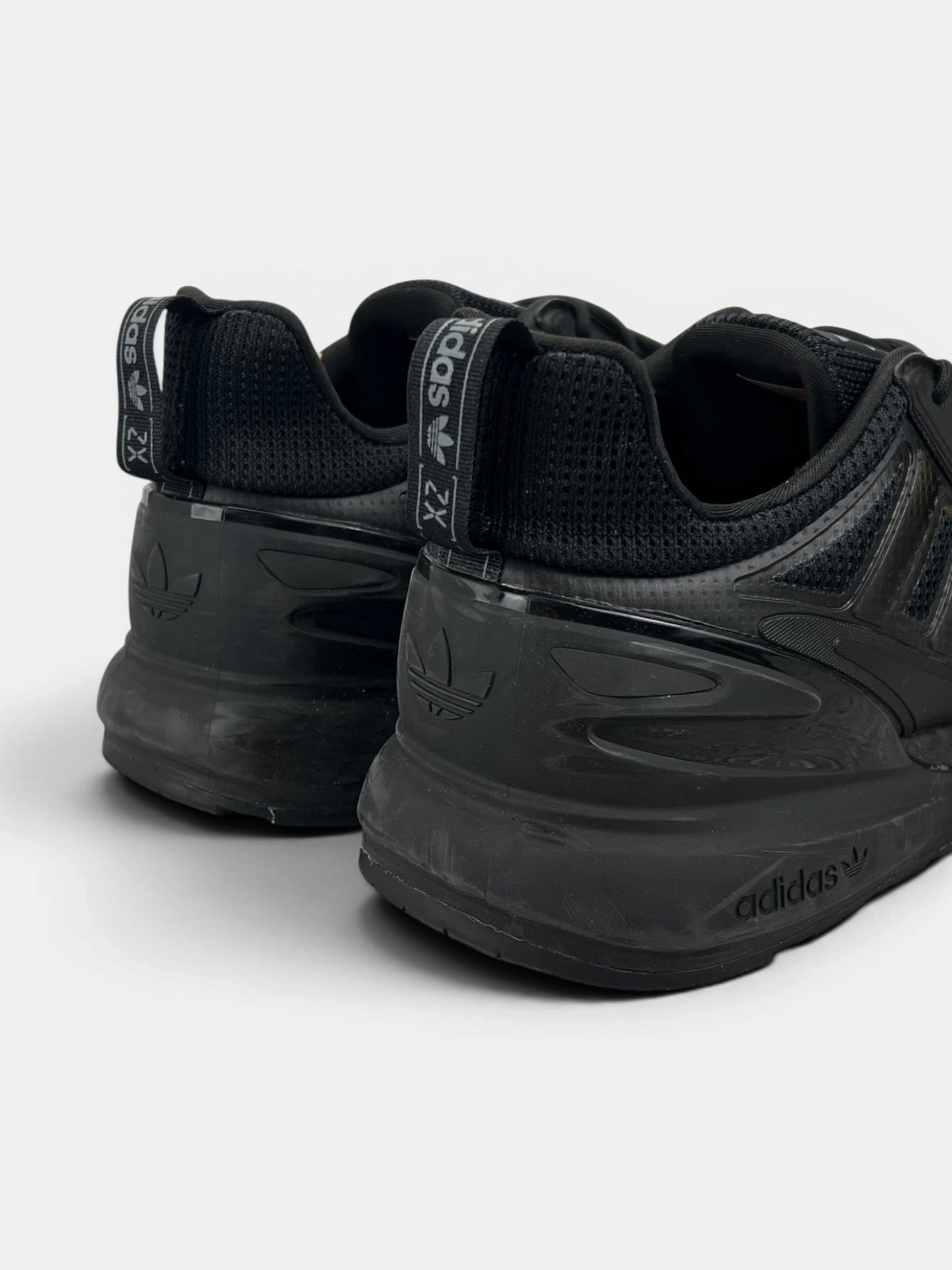 Adidas ZX 2K Boost 2.0 Triple Black — buty sportowe męskie w bardzo dobrym stanie rozmiar 45 1/3, widok z tyłu