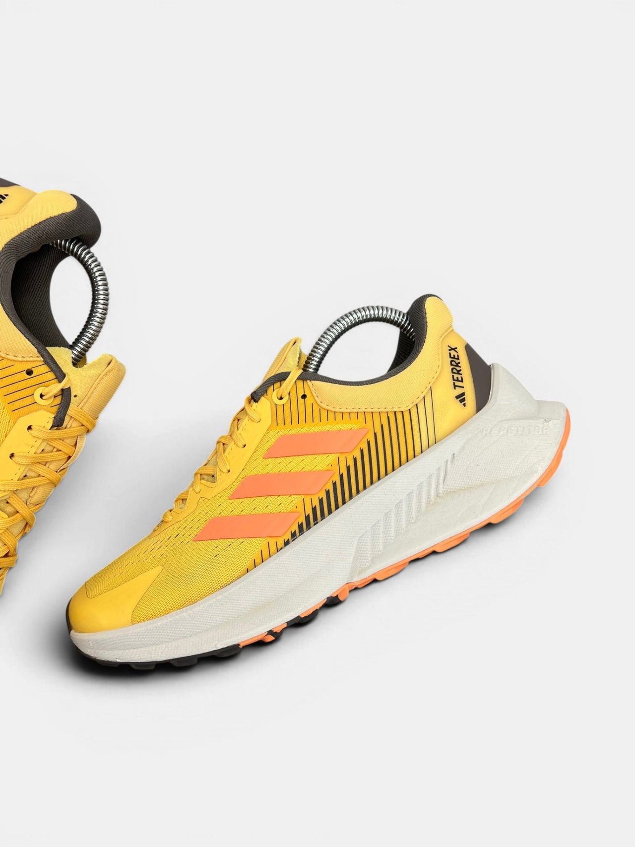 Adidas Terrex Soulstride Flow — buty sportowe damskie w bardzo dobrym stanie rozmiar 40 2/3, zewnętrzny panel lewego buta