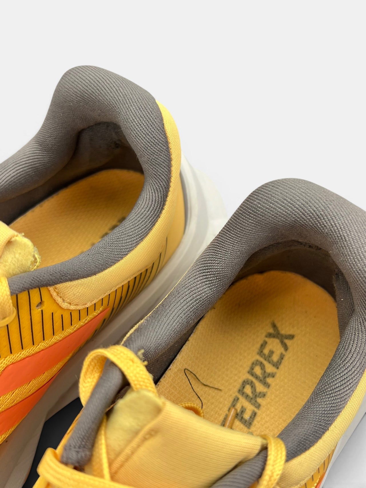 Adidas Terrex Soulstride Flow — buty sportowe damskie w bardzo dobrym stanie rozmiar 40 2/3, zapiętki butów