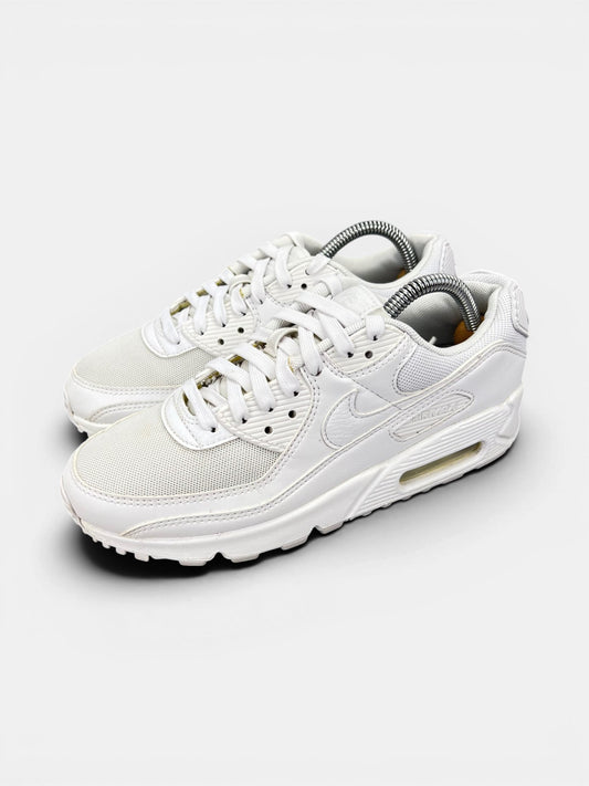 Nike Air Max 90 Triple White — buty sportowe damskie w bardzo dobrym stanie rozmiar 38, widok z boku