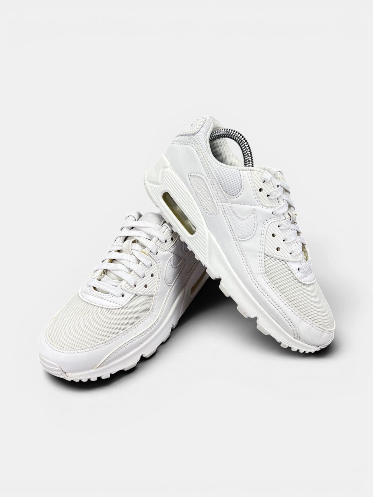 Nike Air Max 90 Triple White — buty sportowe damskie w bardzo dobrym stanie rozmiar 38, boczny profil
