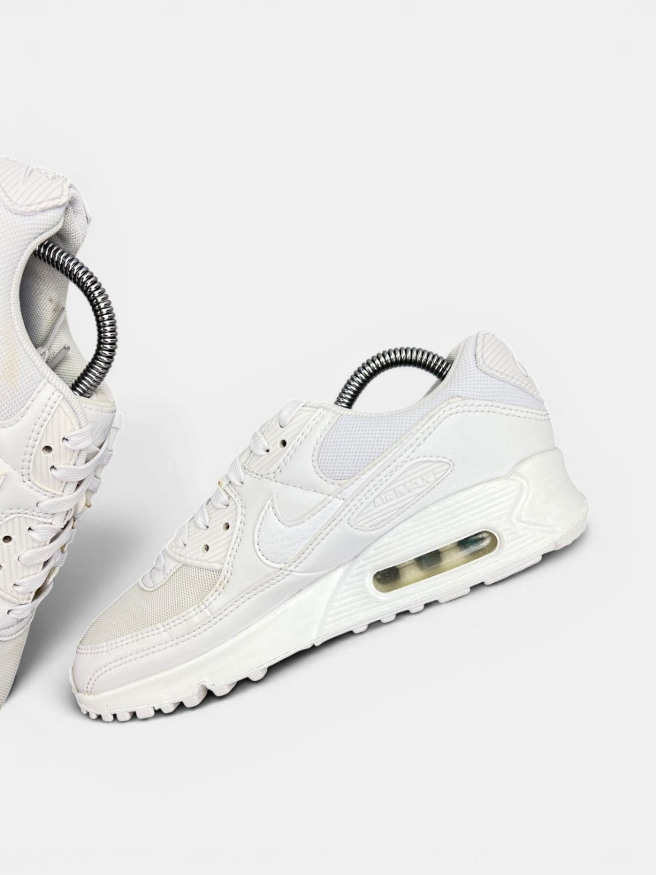 Nike Air Max 90 Triple White — buty sportowe damskie w bardzo dobrym stanie rozmiar 38, wewnętrzny panel prawego buta