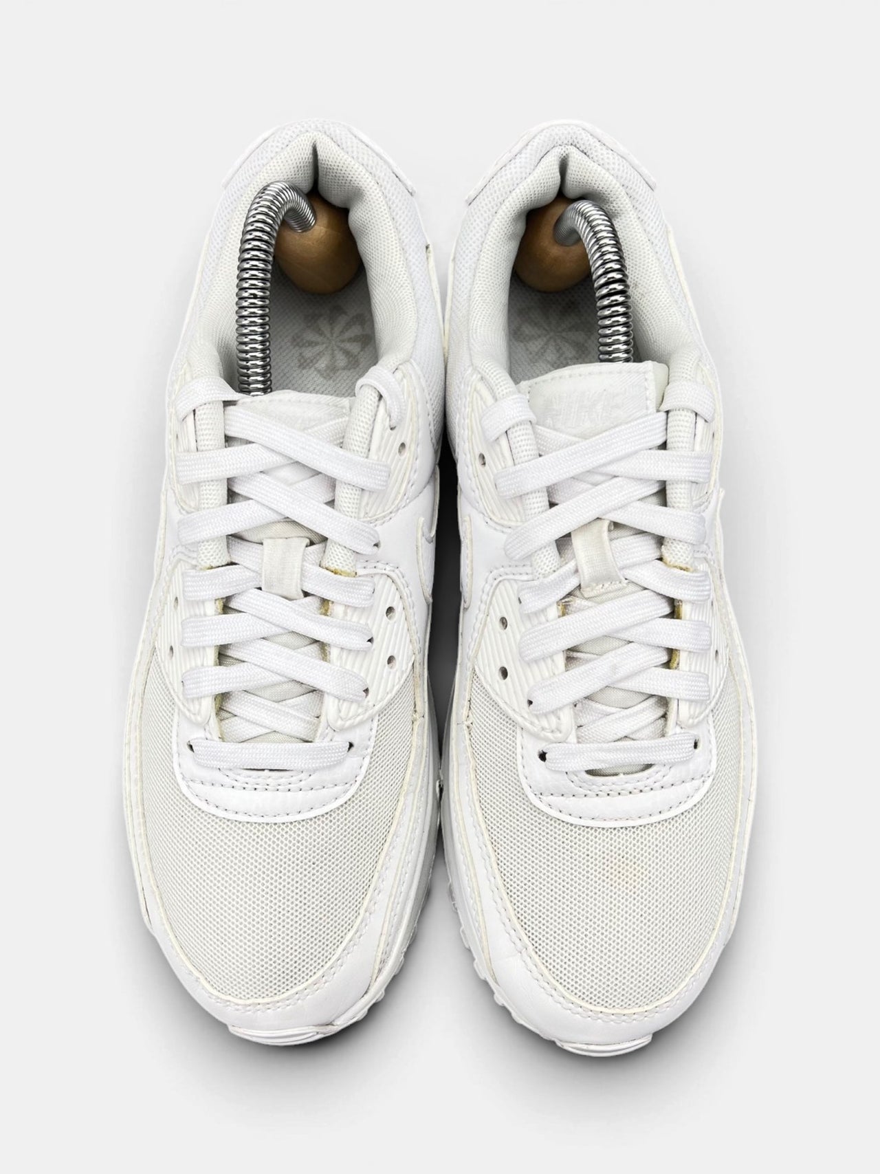Nike Air Max 90 Triple White — buty sportowe damskie w bardzo dobrym stanie rozmiar 38, widok z góry