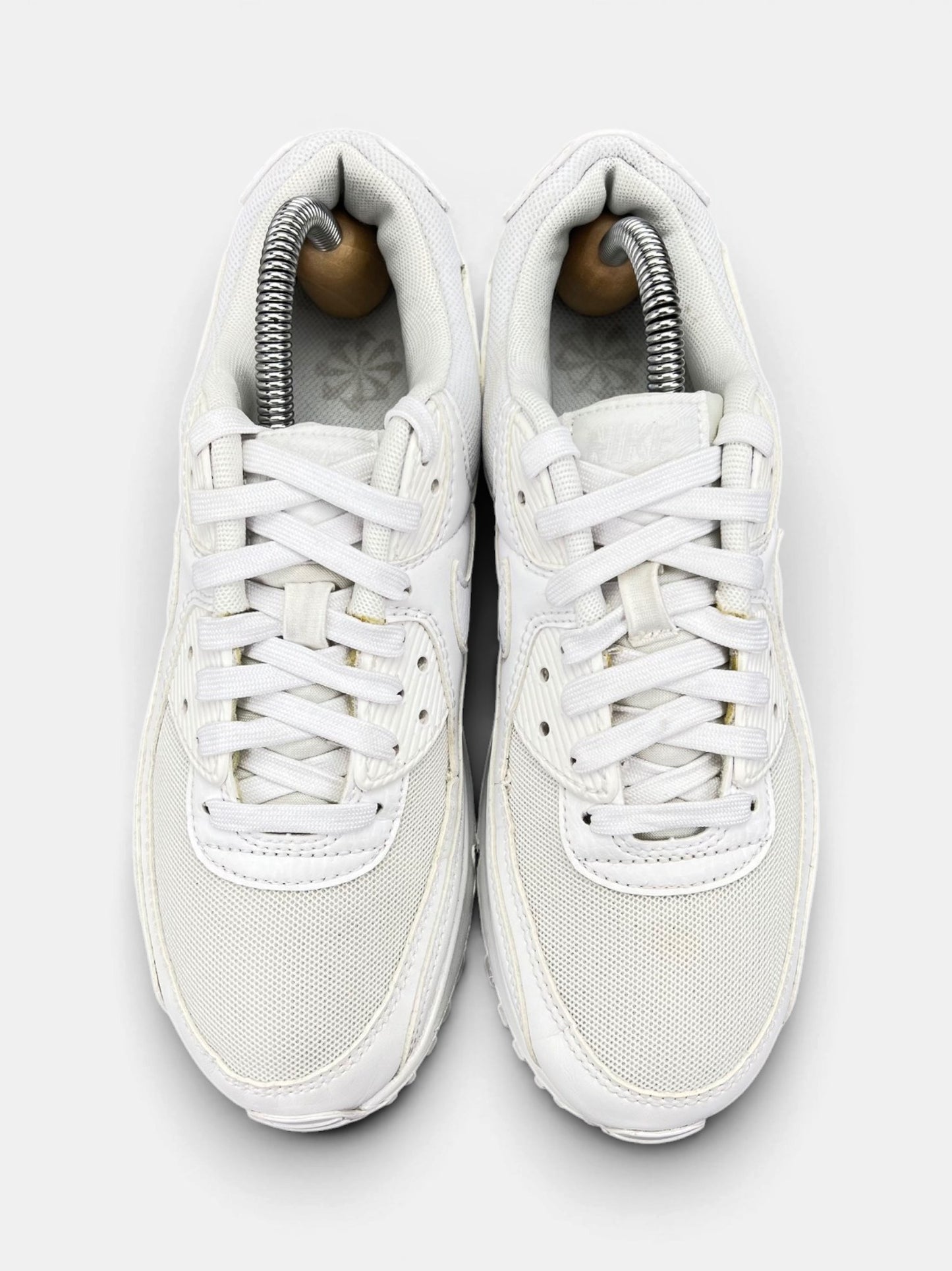 Nike Air Max 90 Triple White — buty sportowe damskie w bardzo dobrym stanie rozmiar 38, widok z góry
