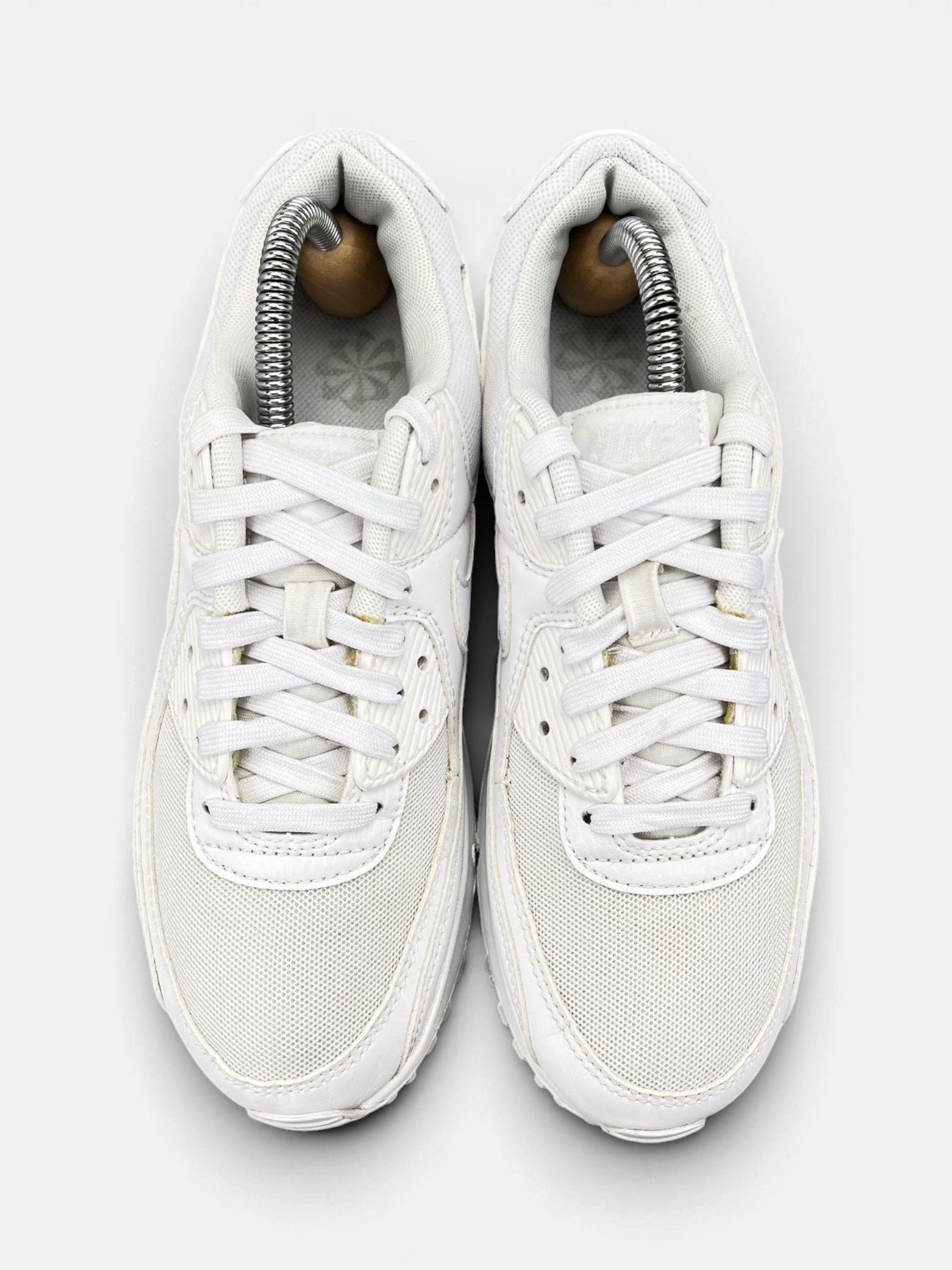 Nike Air Max 90 Triple White — buty sportowe damskie w bardzo dobrym stanie rozmiar 38, widok z góry