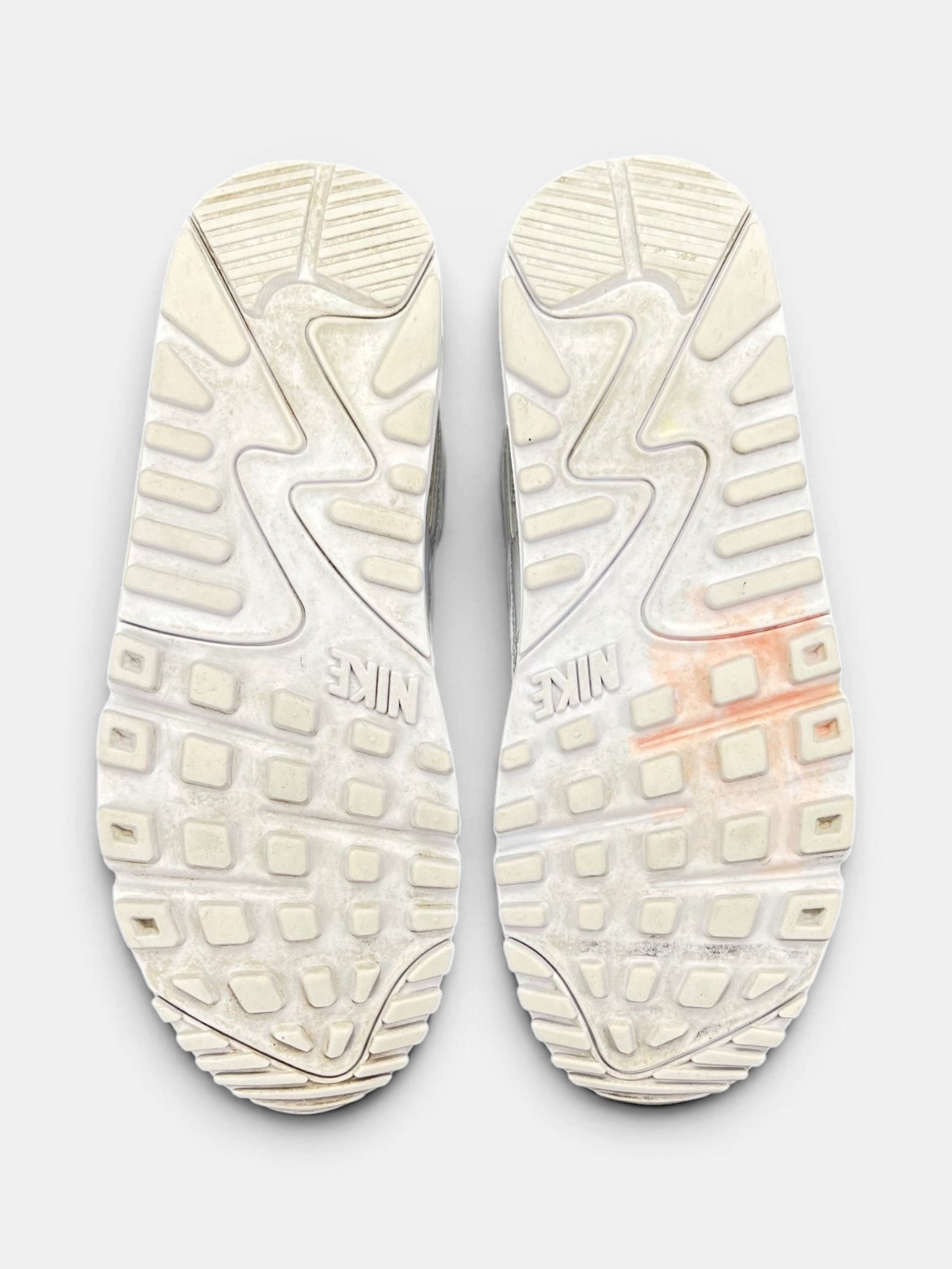 Nike Air Max 90 Triple White — buty sportowe damskie w bardzo dobrym stanie rozmiar 38, podeszwa