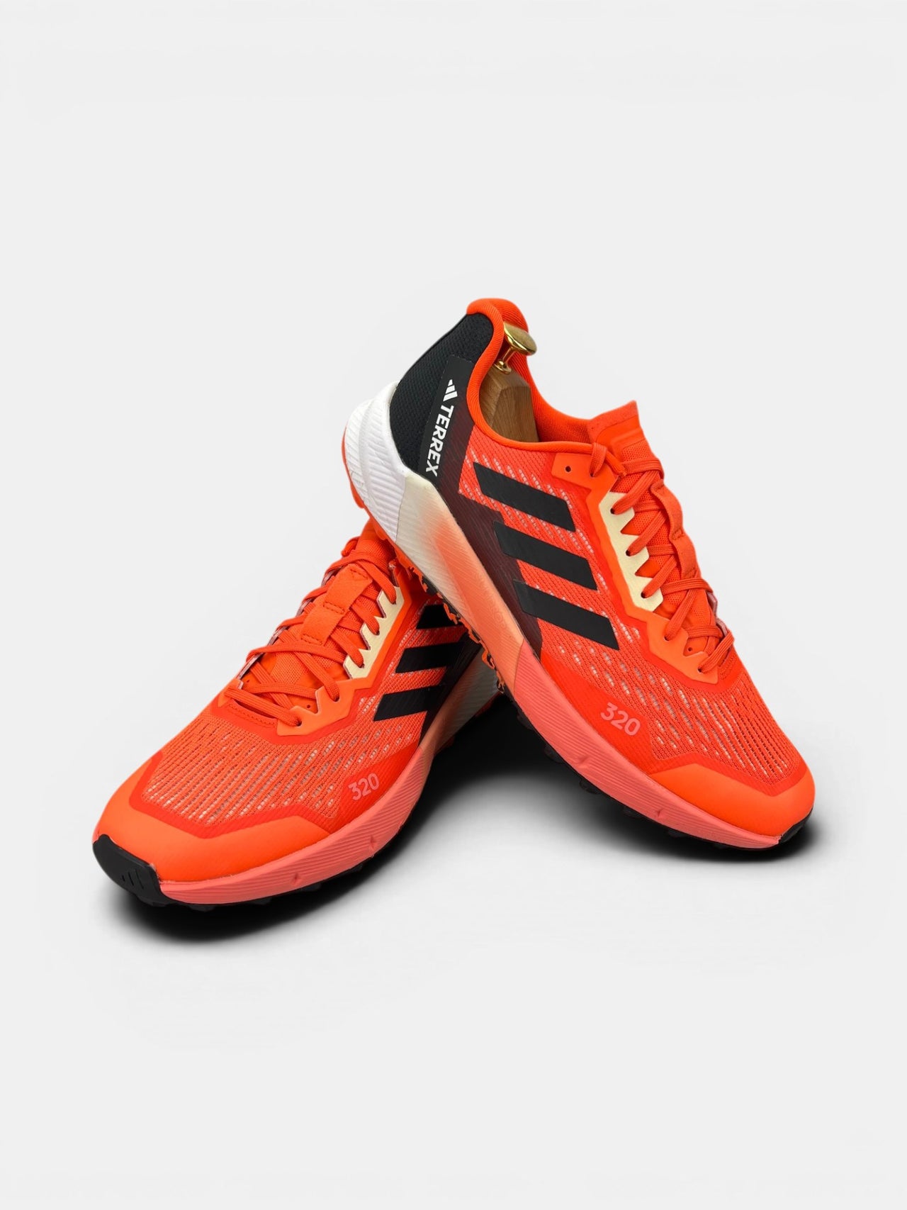 Adidas Terrex Agravic Flow 2 Impact Orange — buty sportowe męskie w bardzo dobrym stanie rozmiar 44 2/3, boczny profil
