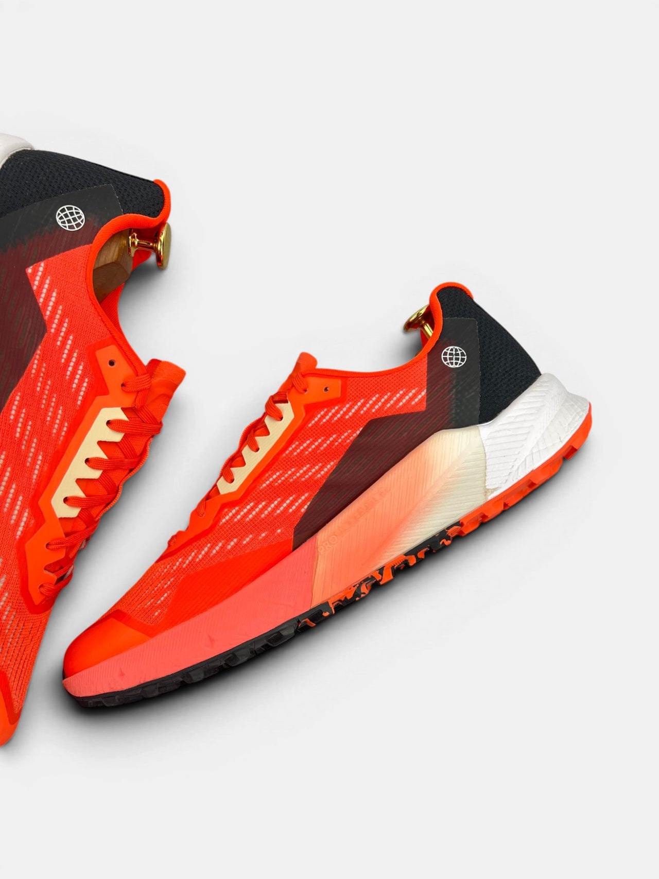 Adidas Terrex Agravic Flow 2 Impact Orange — buty sportowe męskie w bardzo dobrym stanie rozmiar 44 2/3, wewnętrzny panel prawego buta