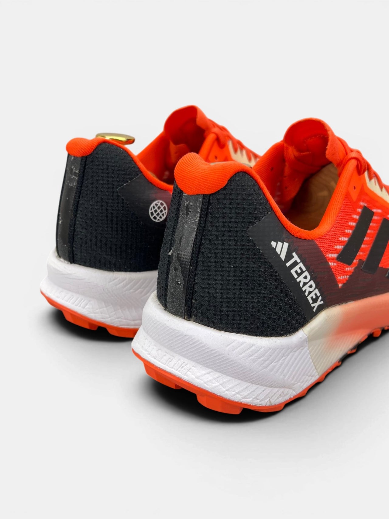 Adidas Terrex Agravic Flow 2 Impact Orange — buty sportowe męskie w bardzo dobrym stanie rozmiar 44 2/3, widok z tyłu