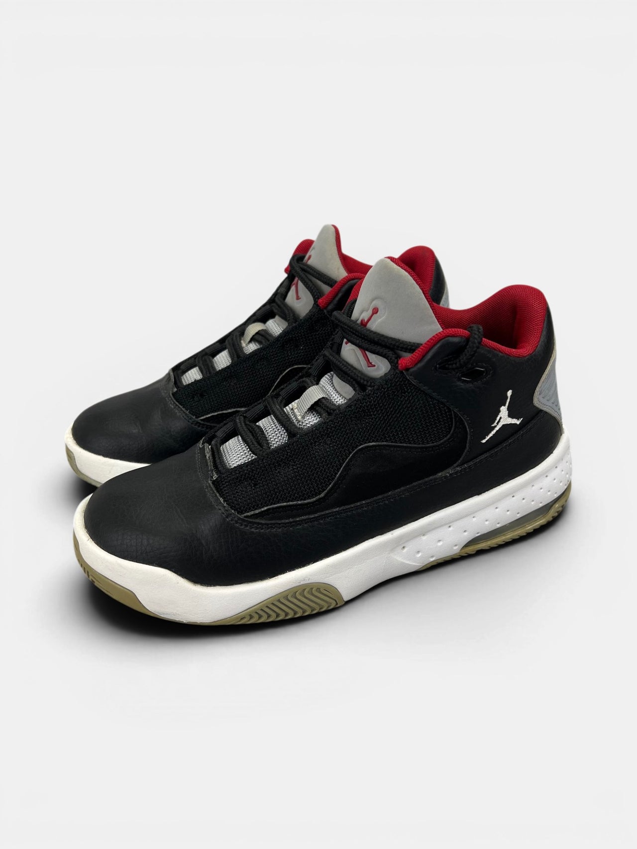 Nike Air Jordan Max Aura 2 — buty sportowe damskie w bardzo dobrym stanie rozmiar 37.5, widok z boku