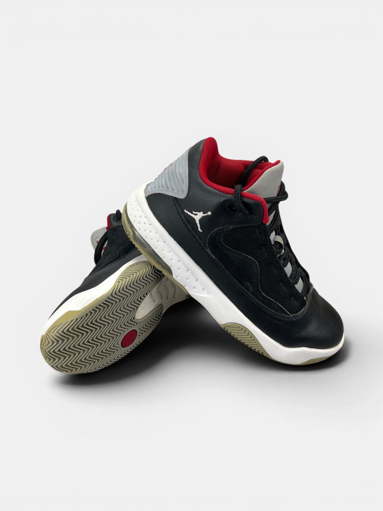 Nike Air Jordan Max Aura 2 — buty sportowe damskie w bardzo dobrym stanie rozmiar 37.5, boczny profil