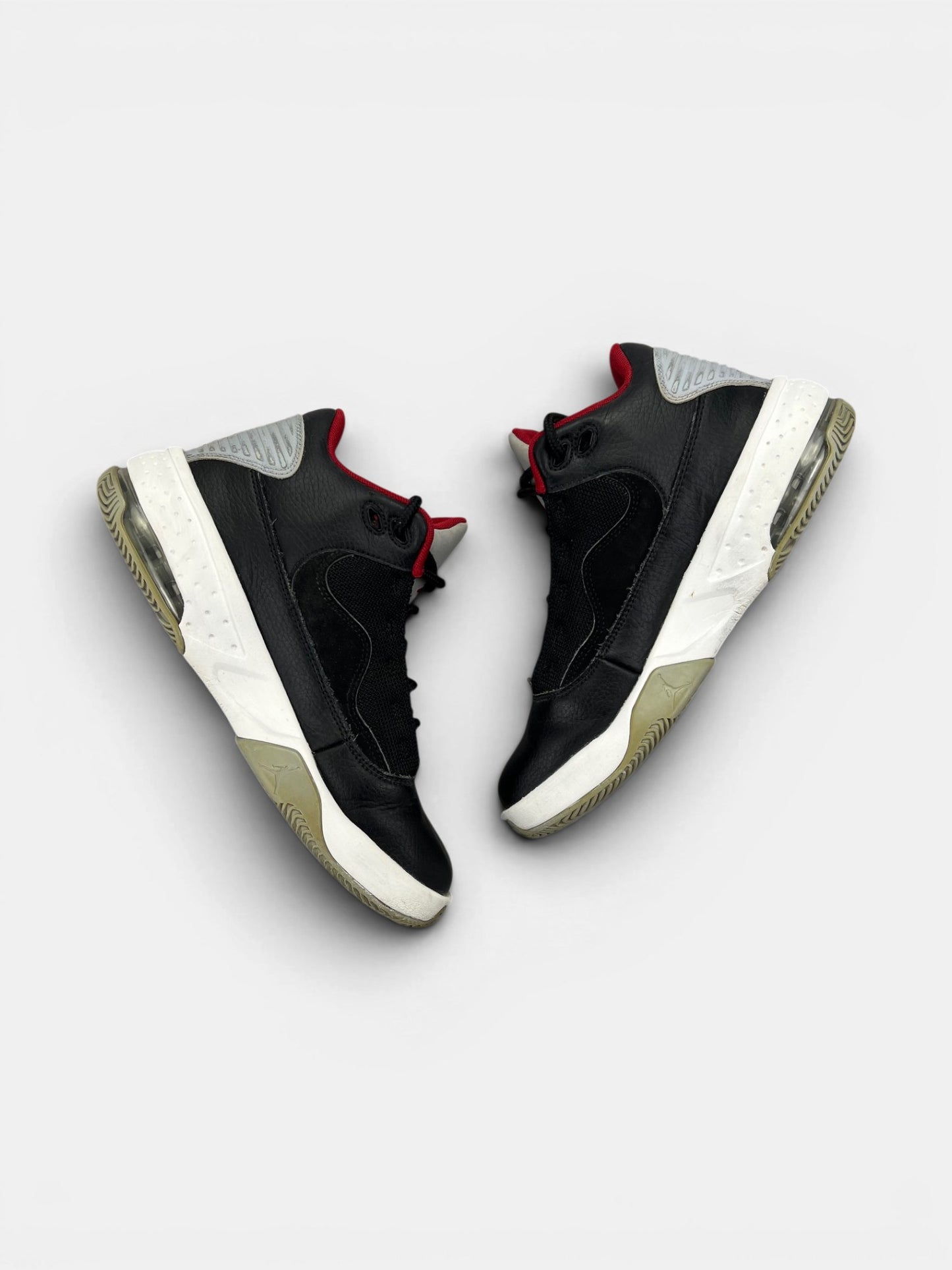 Nike Air Jordan Max Aura 2 — buty sportowe damskie w bardzo dobrym stanie rozmiar 37.5, widok z góry na wewnętrzną stronę butów