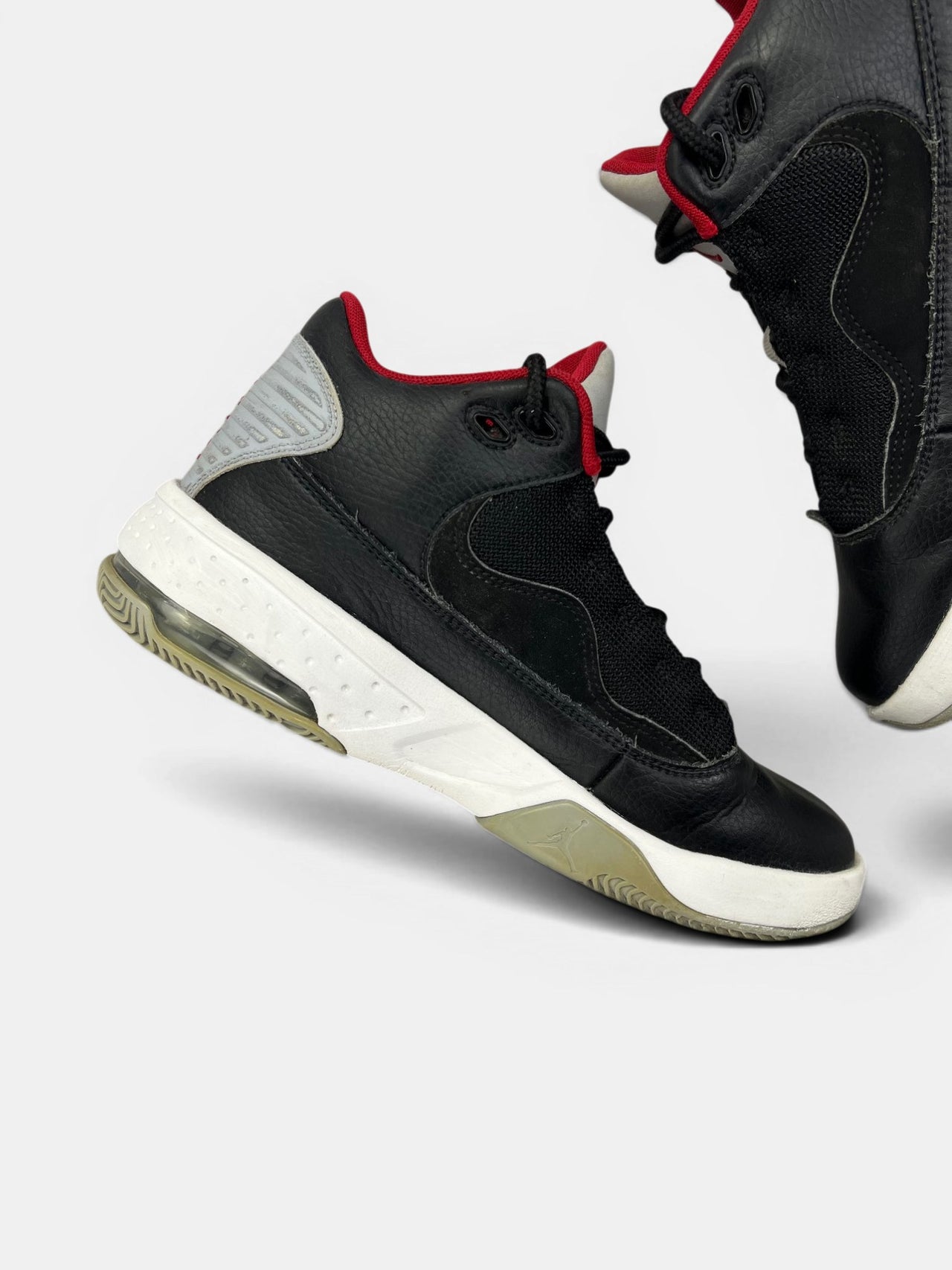Nike Air Jordan Max Aura 2 — buty sportowe damskie w bardzo dobrym stanie rozmiar 37.5, wewnętrzny panel lewego buta