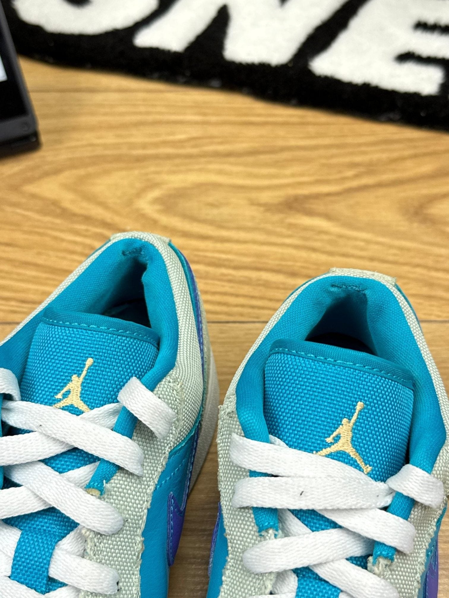 Nike Air Jordan 1 Low SE — buty sportowe męskie w bardzo dobrym stanie rozmiar 39, widok z boku