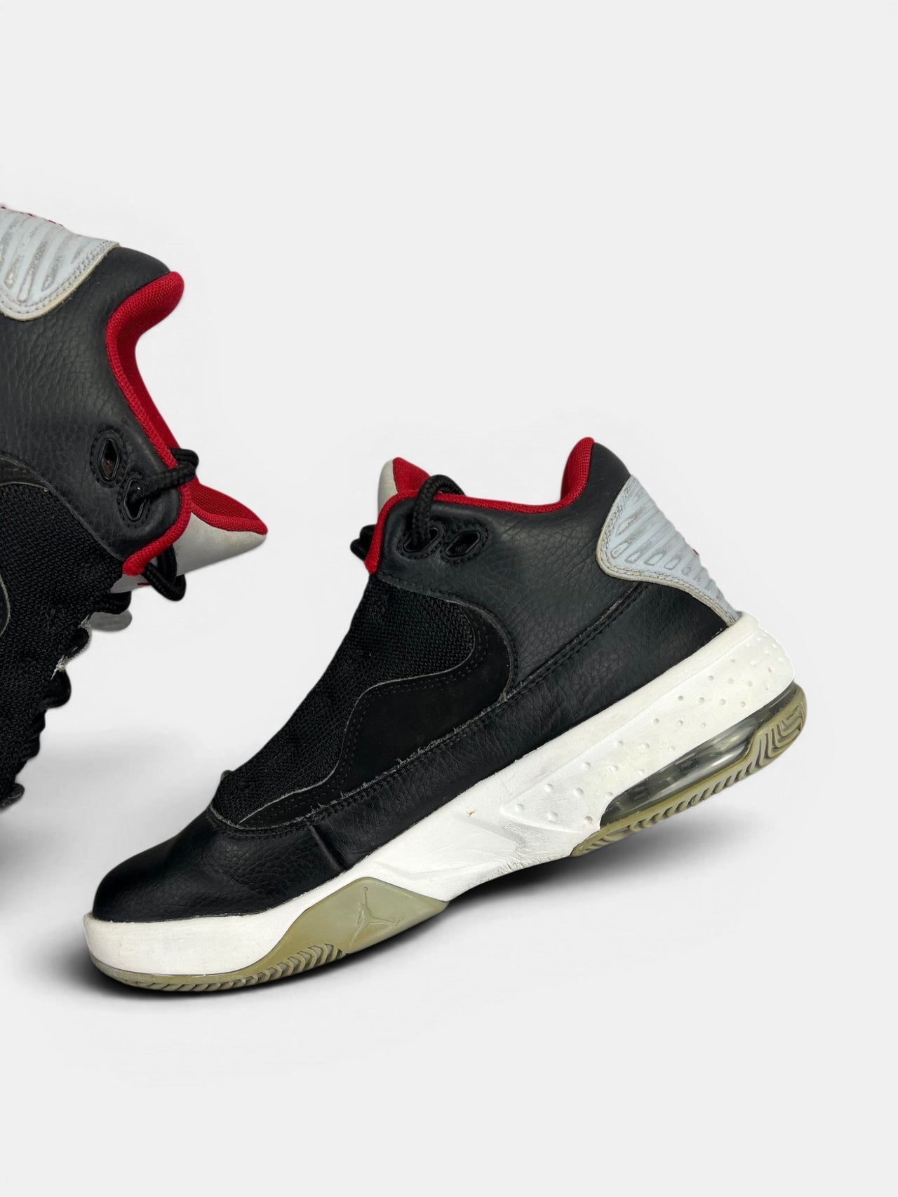 Nike Air Jordan Max Aura 2 — buty sportowe damskie w bardzo dobrym stanie rozmiar 37.5, wewnętrzny panel prawego buta