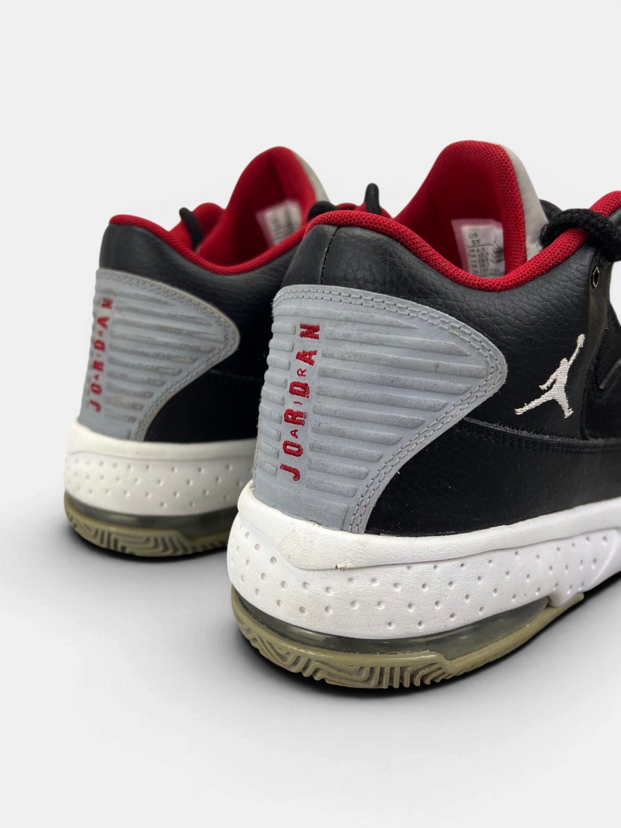 Nike Air Jordan Max Aura 2 — buty sportowe damskie w bardzo dobrym stanie rozmiar 37.5, widok z tyłu