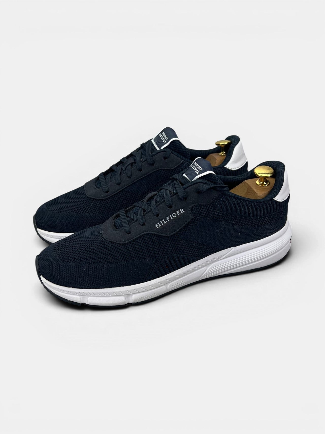 Tommy Hilfiger Lightweight RWB Knit — buty sportowe męskie w bardzo dobrym stanie rozmiar 44, widok z boku