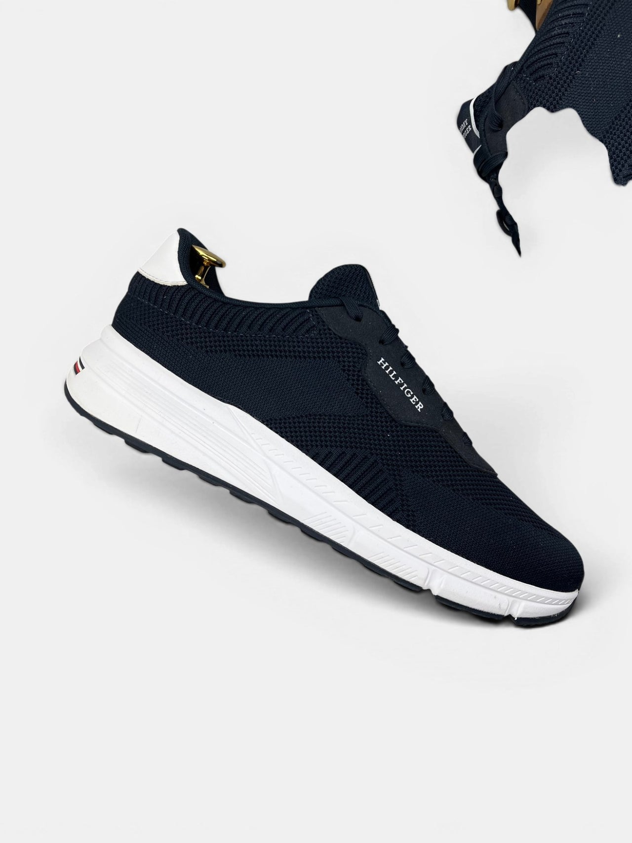 Tommy Hilfiger Lightweight RWB Knit — buty sportowe męskie w bardzo dobrym stanie rozmiar 44, zewnętrzny panel prawego buta