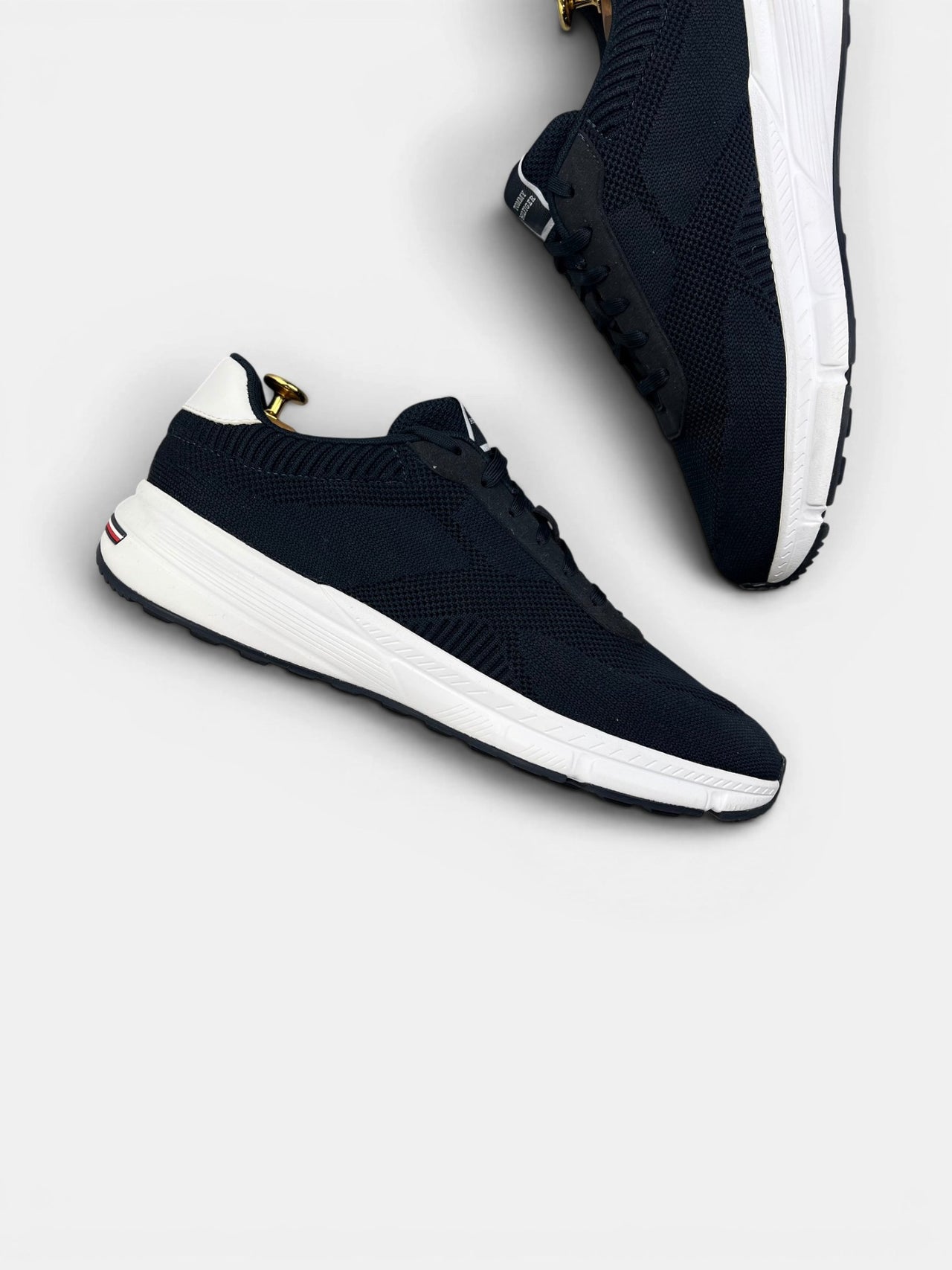 Tommy Hilfiger Lightweight RWB Knit — buty sportowe męskie w bardzo dobrym stanie rozmiar 44, wewnętrzny panel lewego buta