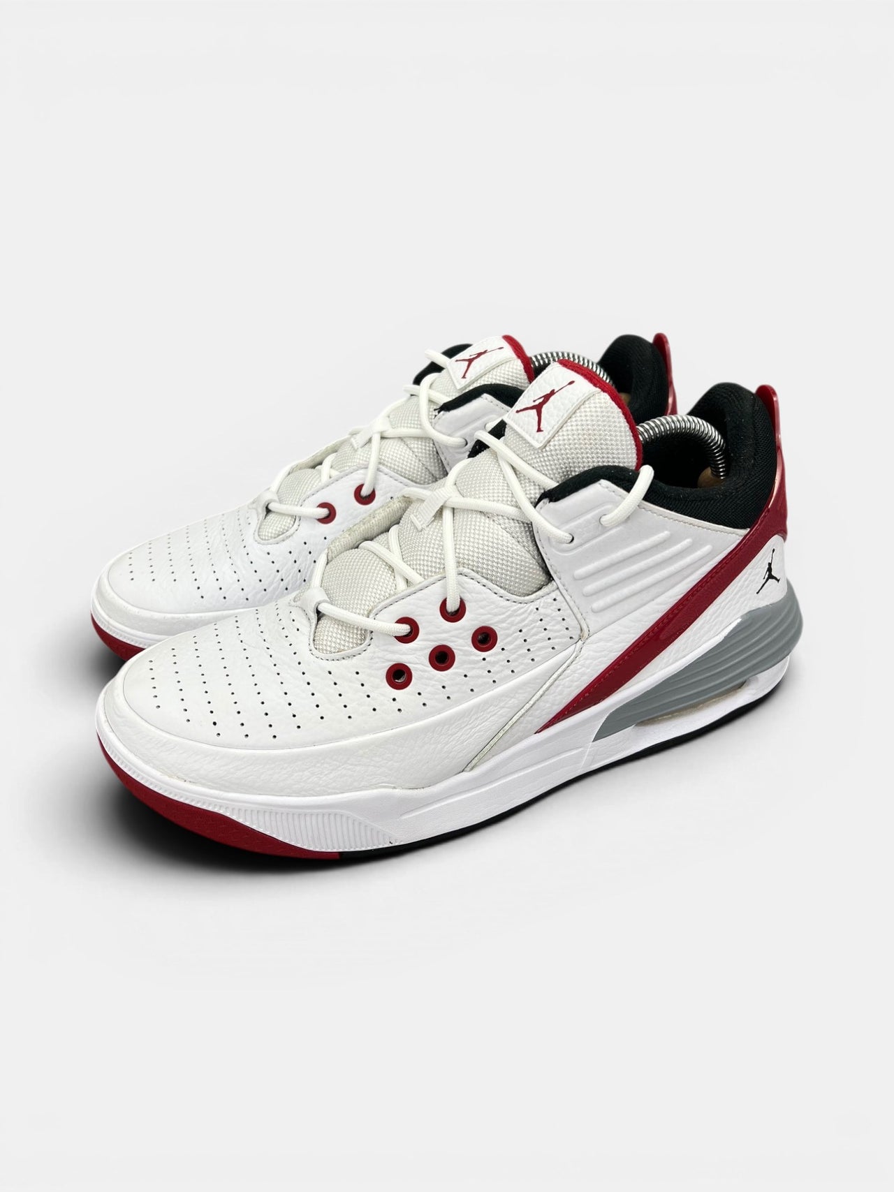 Nike Air Jordan Max Aura 5 White Black Varsity Red — buty sportowe męskie w bardzo dobrym stanie rozmiar 43, widok z boku