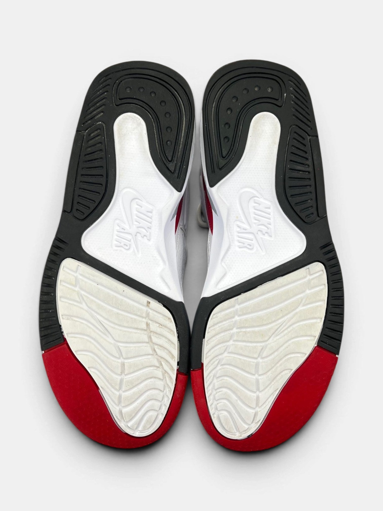 Nike Air Jordan Max Aura 5 White Black Varsity Red — buty sportowe męskie w bardzo dobrym stanie rozmiar 43, zapiętki butów