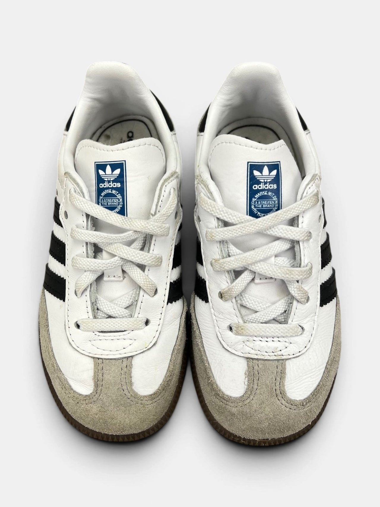 Adidas Samba OG — buty sportowe dziecięce w bardzo dobrym stanie rozmiar 26, widok z góry na zewnętrzną stronę butów