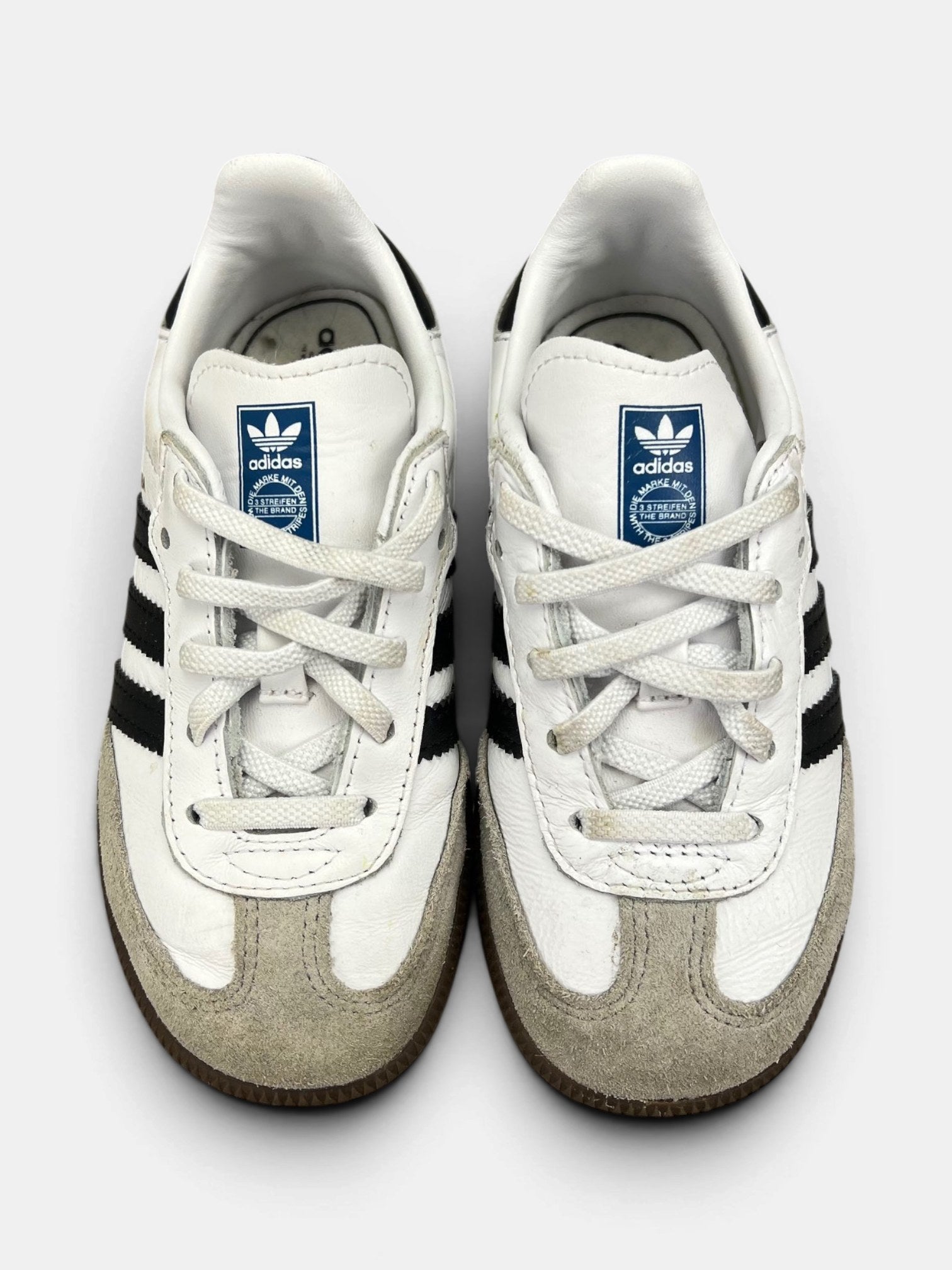 Adidas Samba OG — buty sportowe dziecięce w bardzo dobrym stanie rozmiar 26, widok z góry na zewnętrzną stronę butów