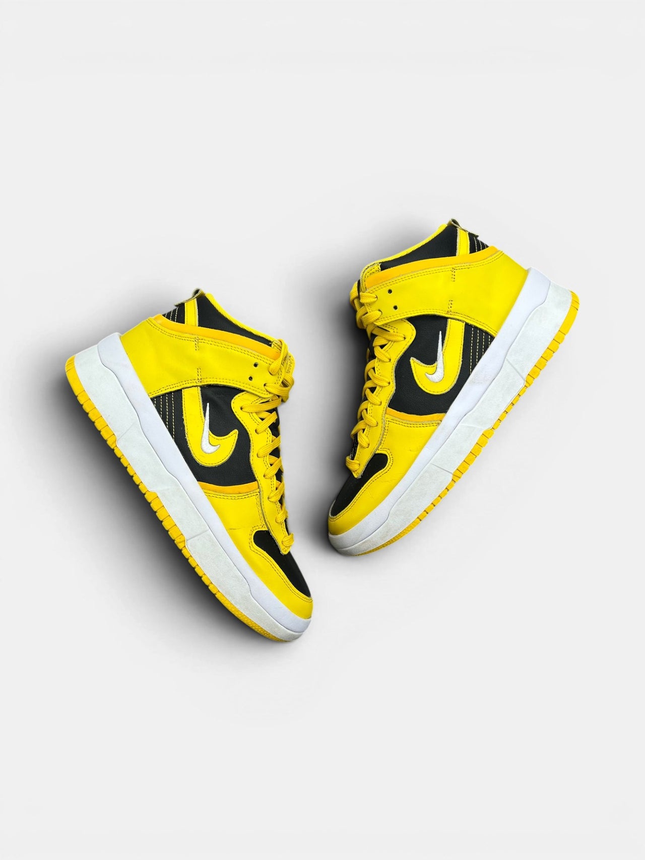 Nike Dunk High Varsity Maize — buty sportowe damskie w bardzo dobrym stanie rozmiar 39, widok z góry na zewnętrzną stronę butów