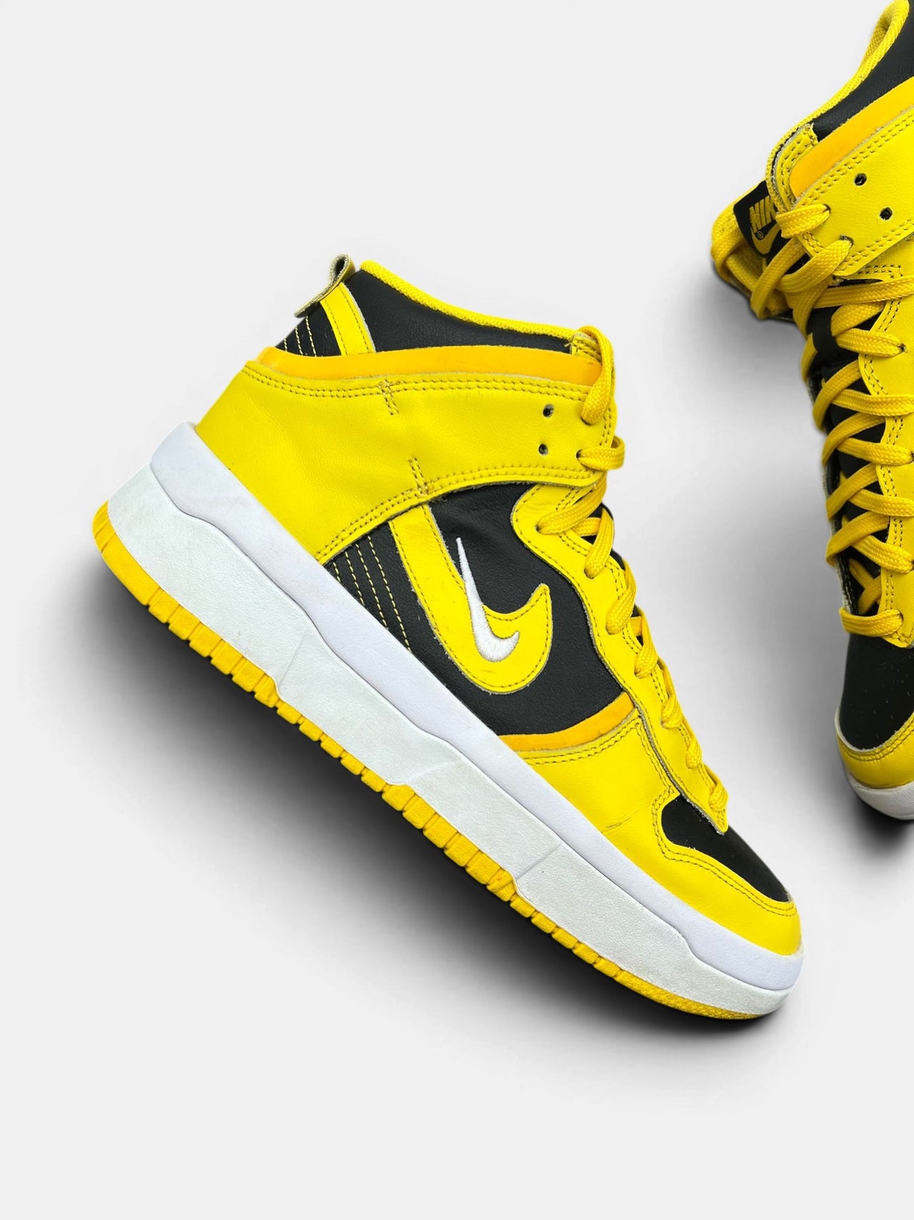 Nike Dunk High Varsity Maize — buty sportowe damskie w bardzo dobrym stanie rozmiar 39, zewnętrzny panel prawego buta