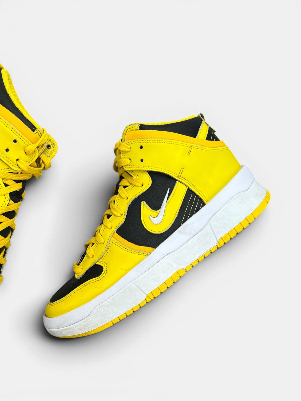Nike Dunk High Varsity Maize — buty sportowe damskie w bardzo dobrym stanie rozmiar 39, zewnętrzny panel lewego buta